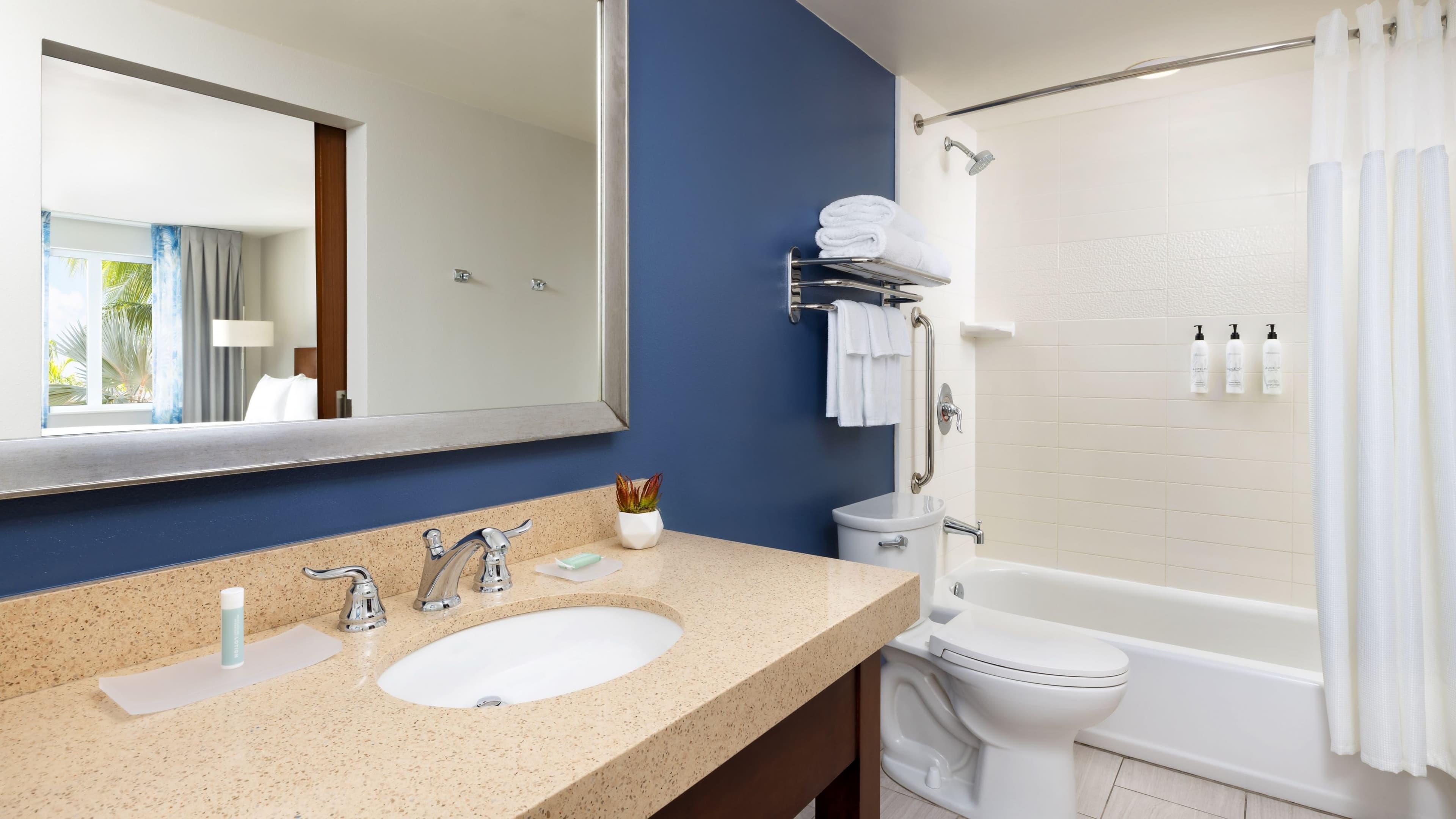 King Guest Room - Image 6