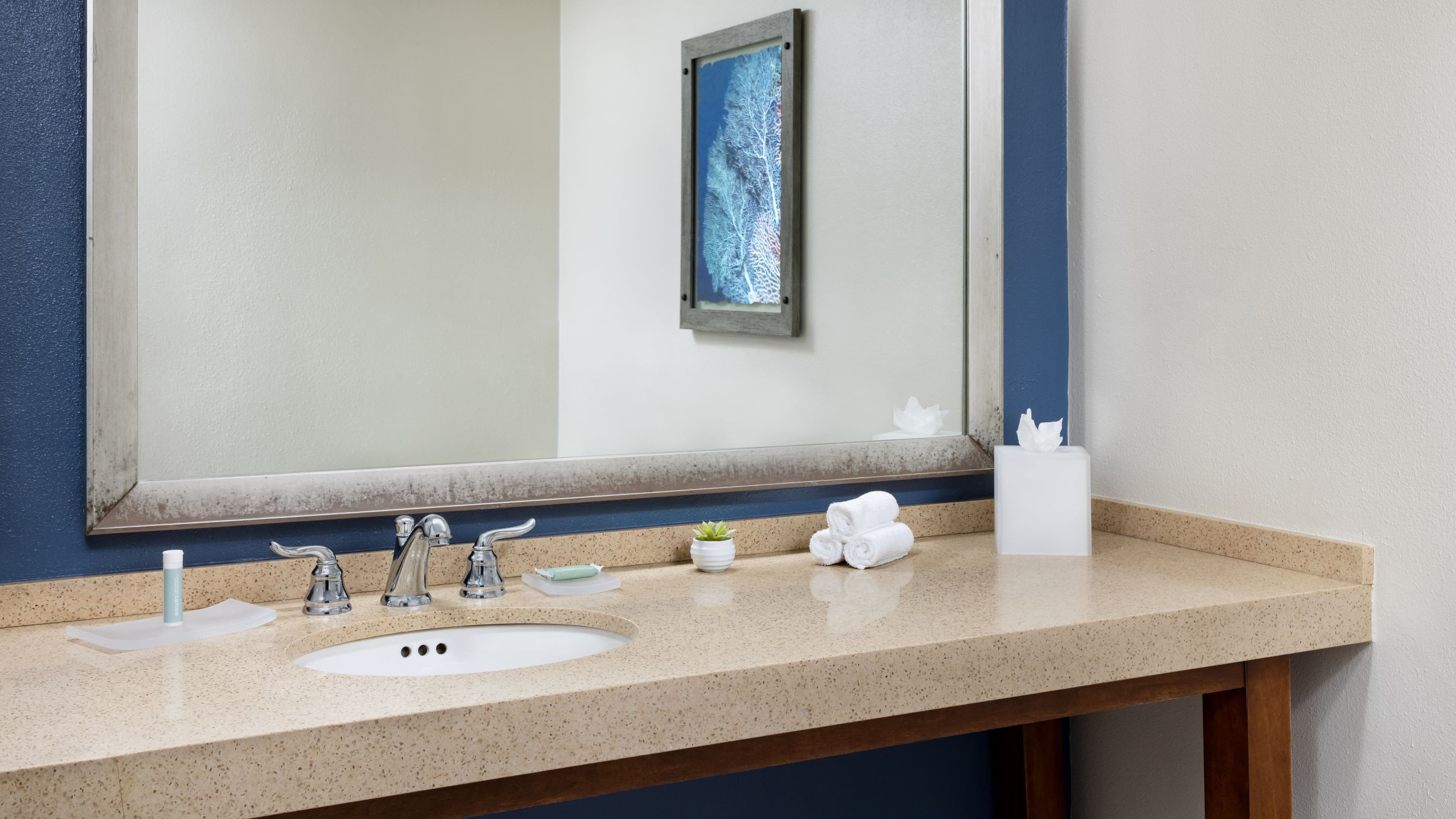 King Guest Room - Image 5