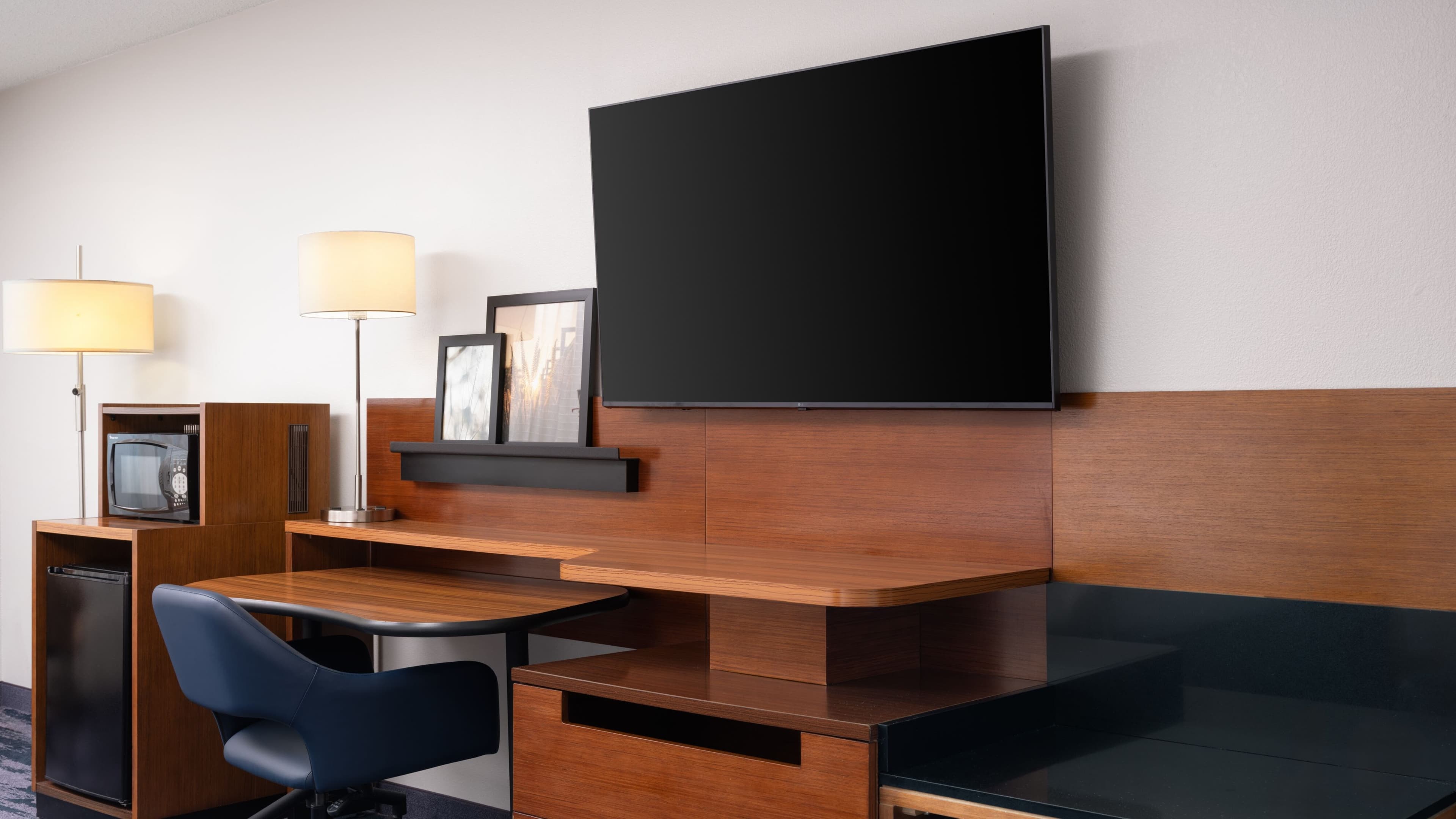 Single King Room - Image 2