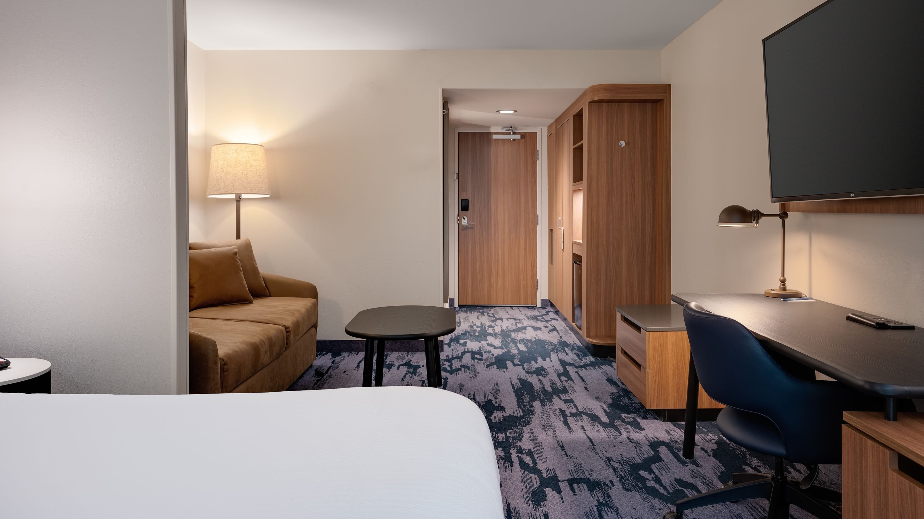 King with sofabed - Image 1