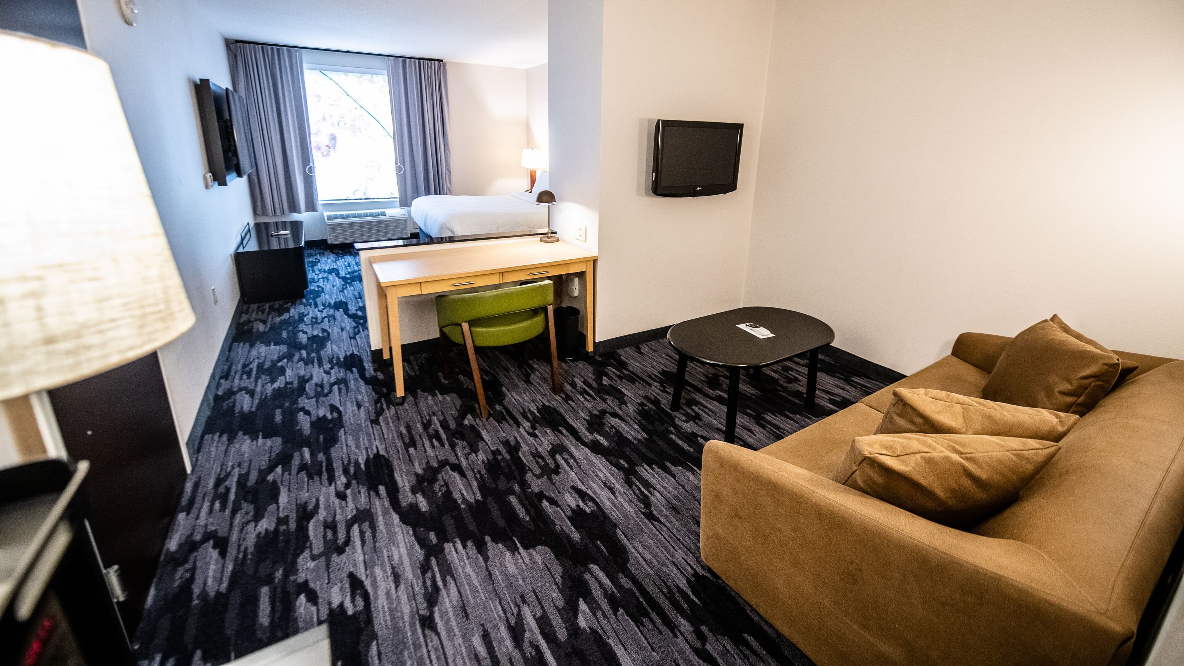 1 Bedroom Deluxe Suite - Image 1