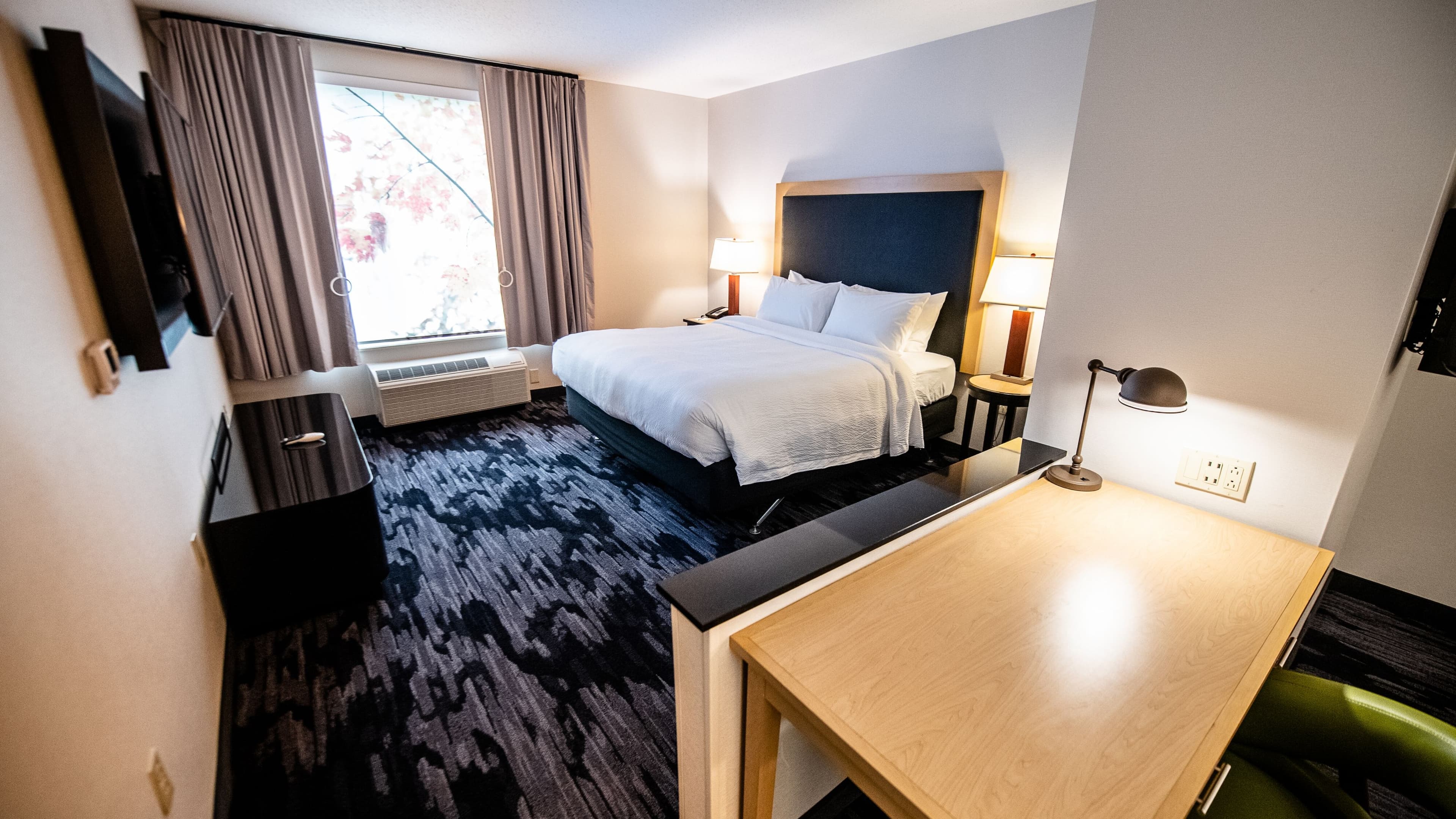 1 Bedroom Deluxe Suite - Image 2