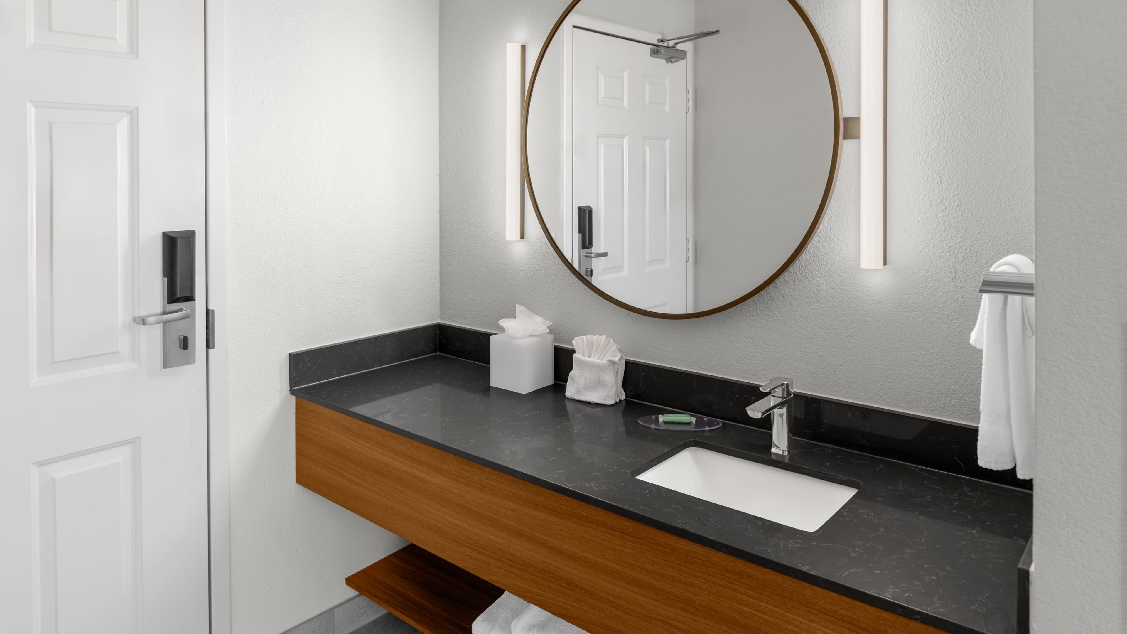 Renovated King - Image 10