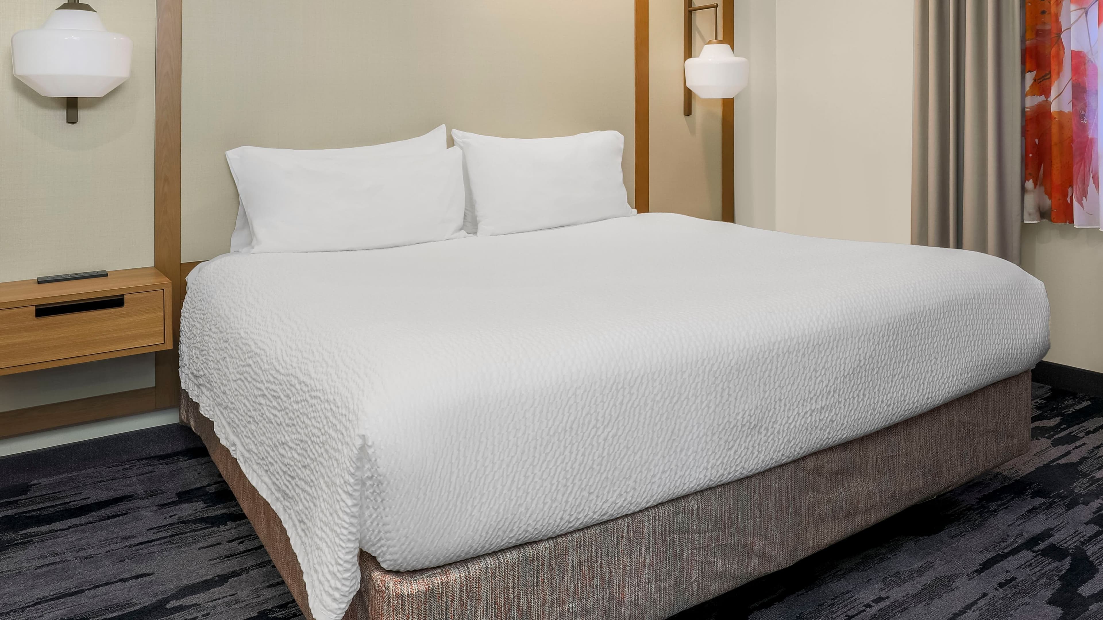 Guestroom 1 King - Image 1