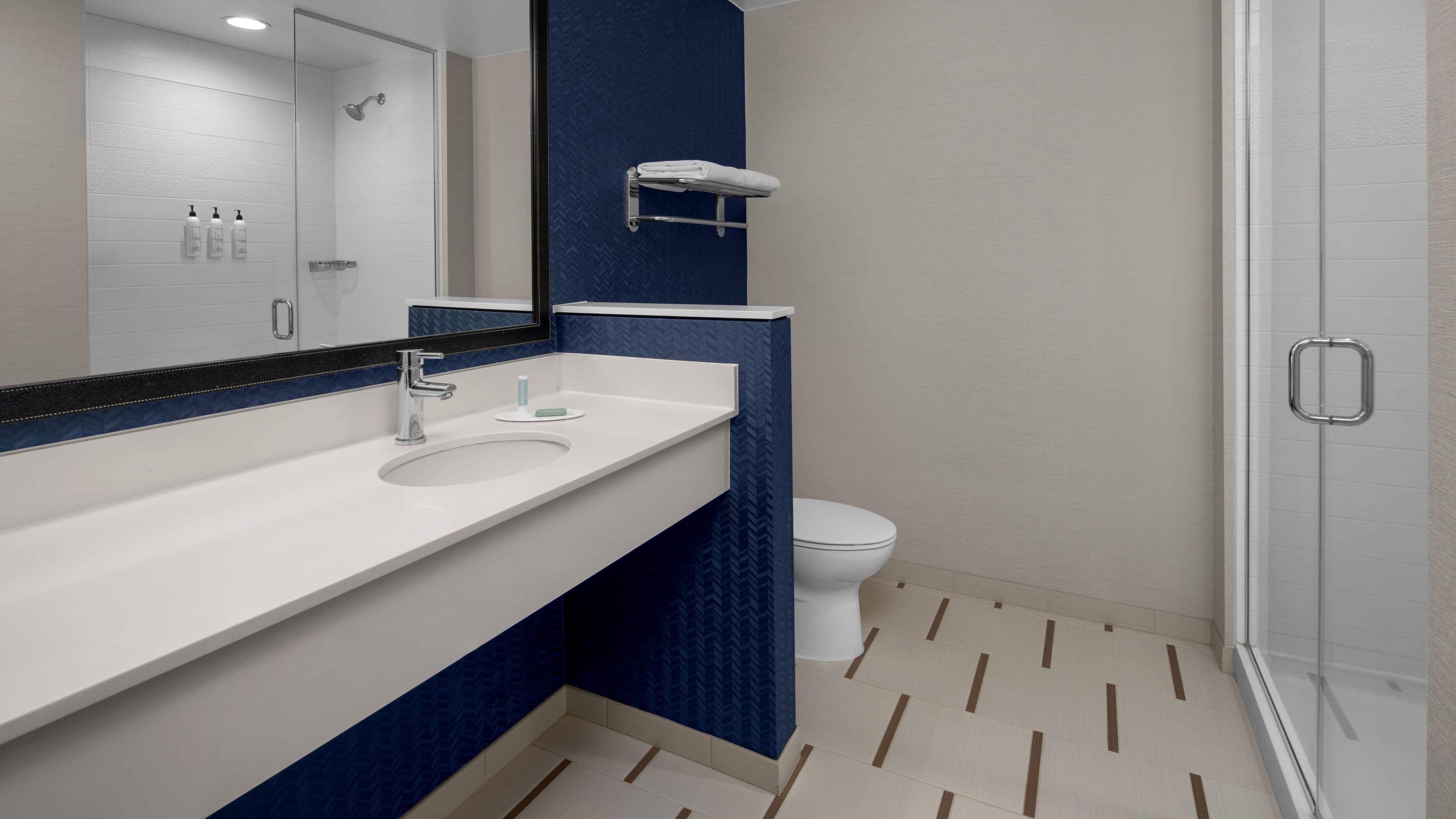 King Guest Room - Image 5