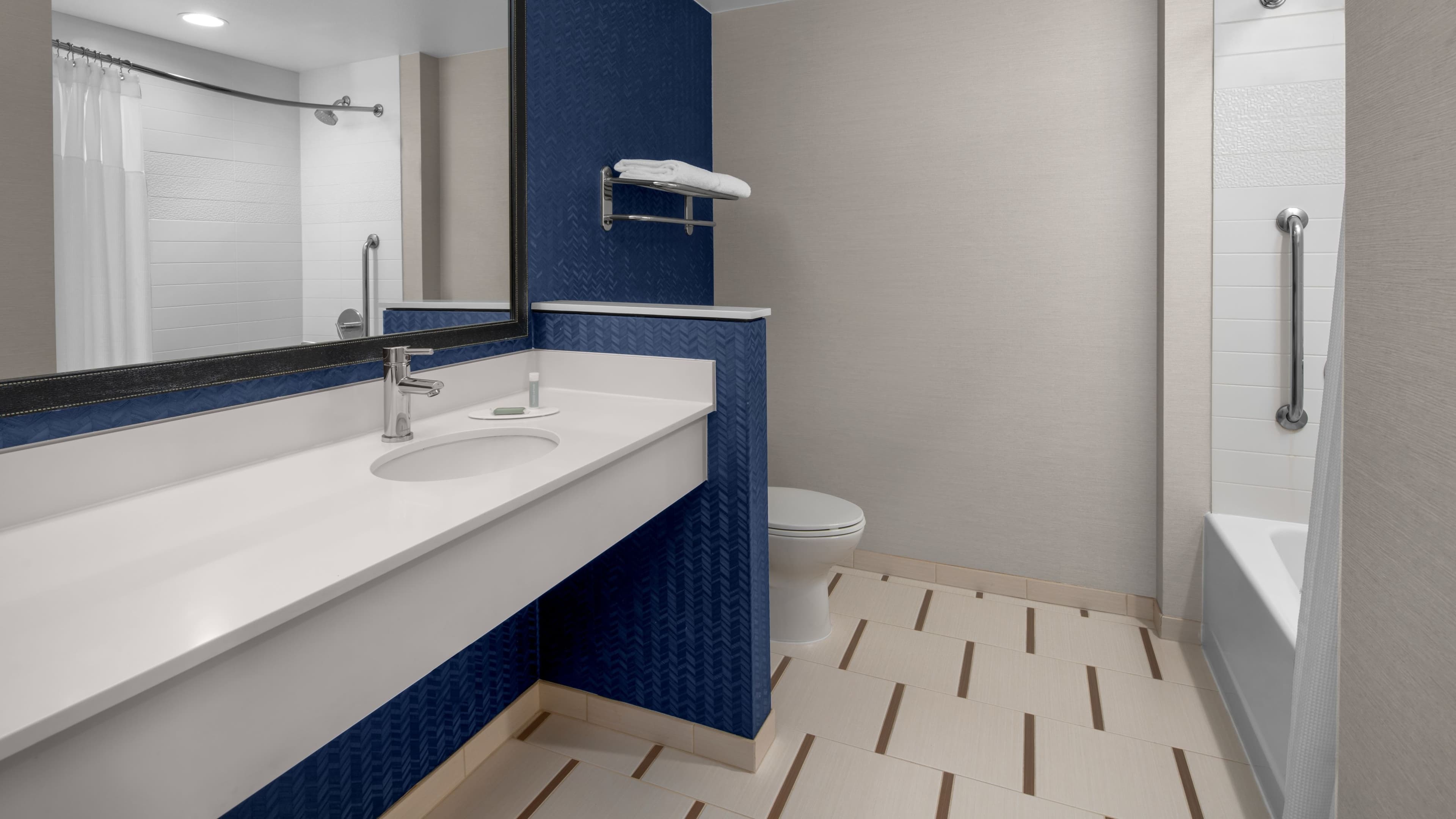 King Guest Room - Image 4