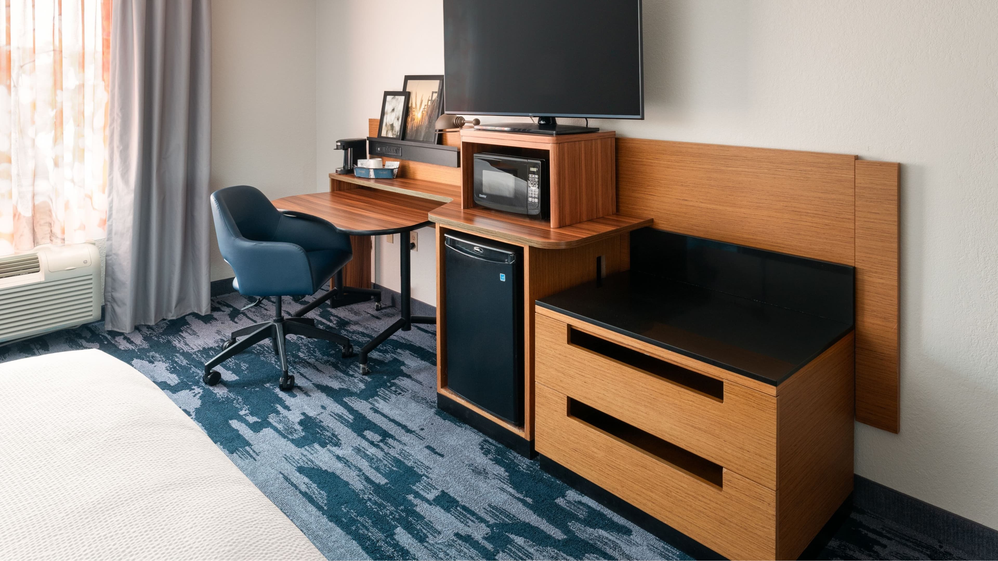 Two Queen Beds - Image 3