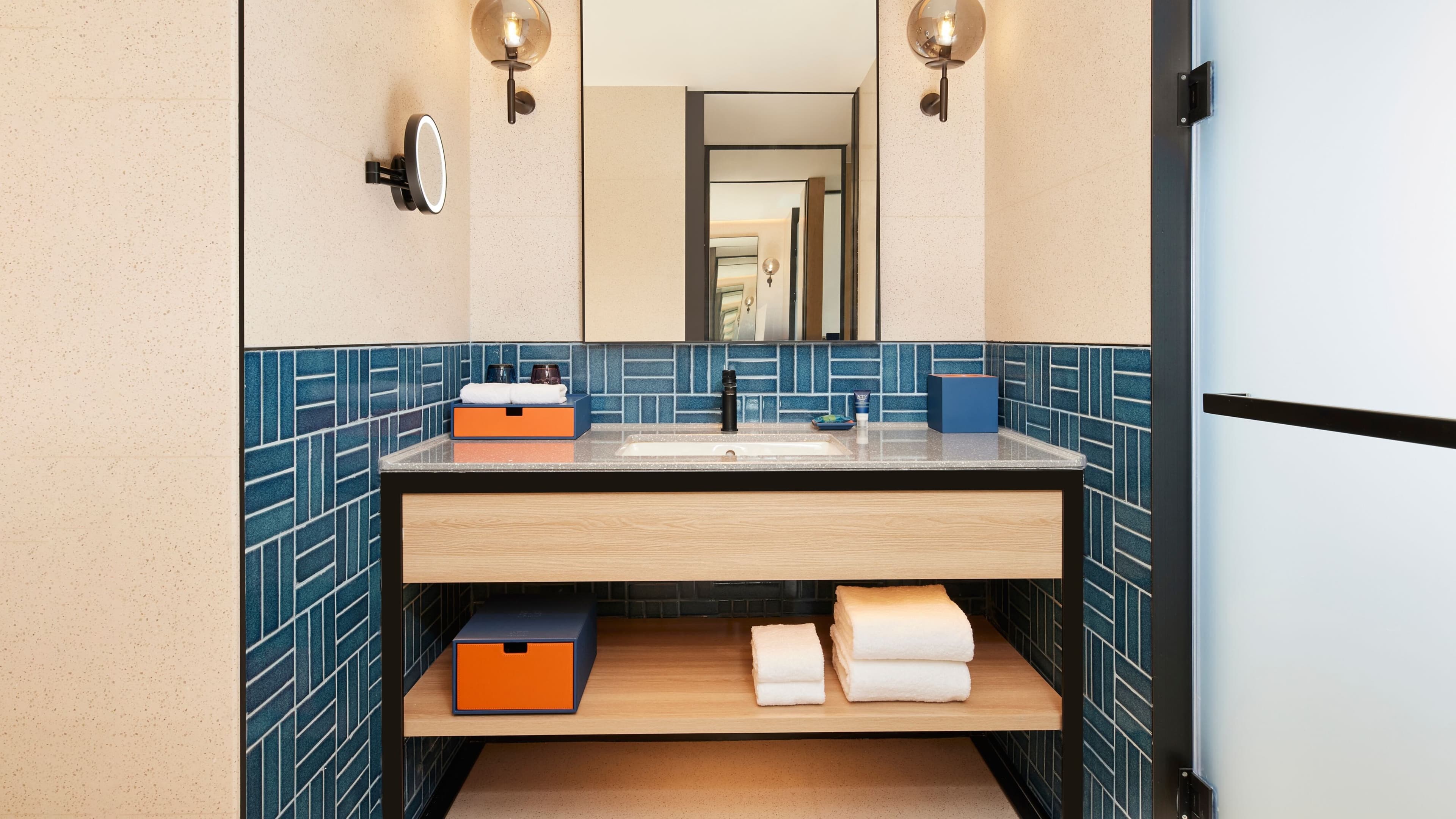 Superior Double Room - Image 3