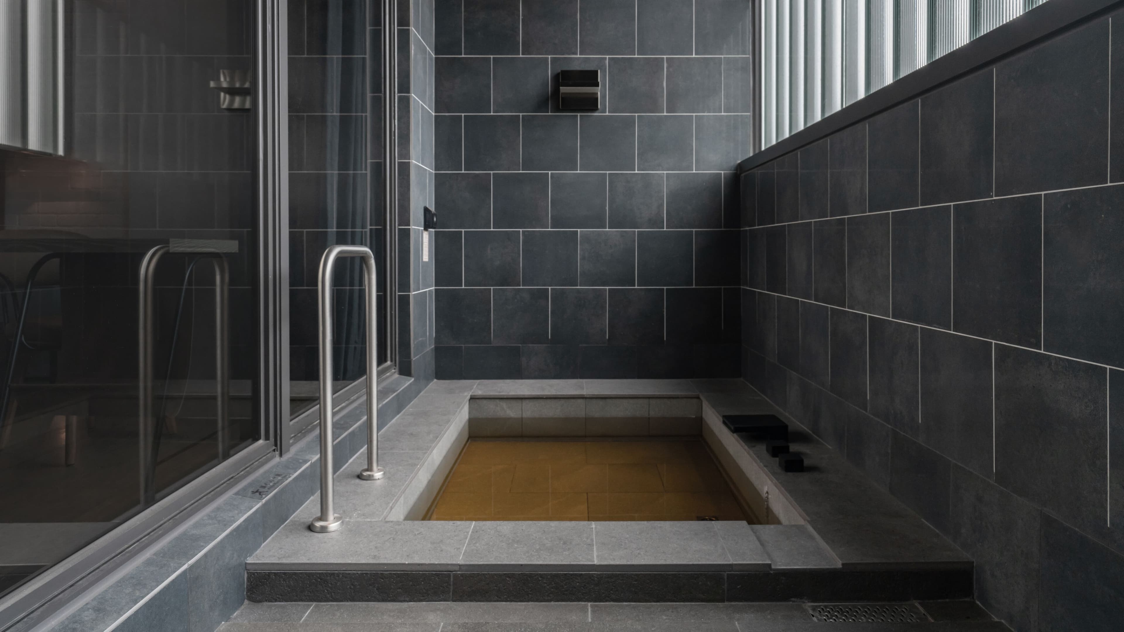 Standard Single/Twin Room - Image 5