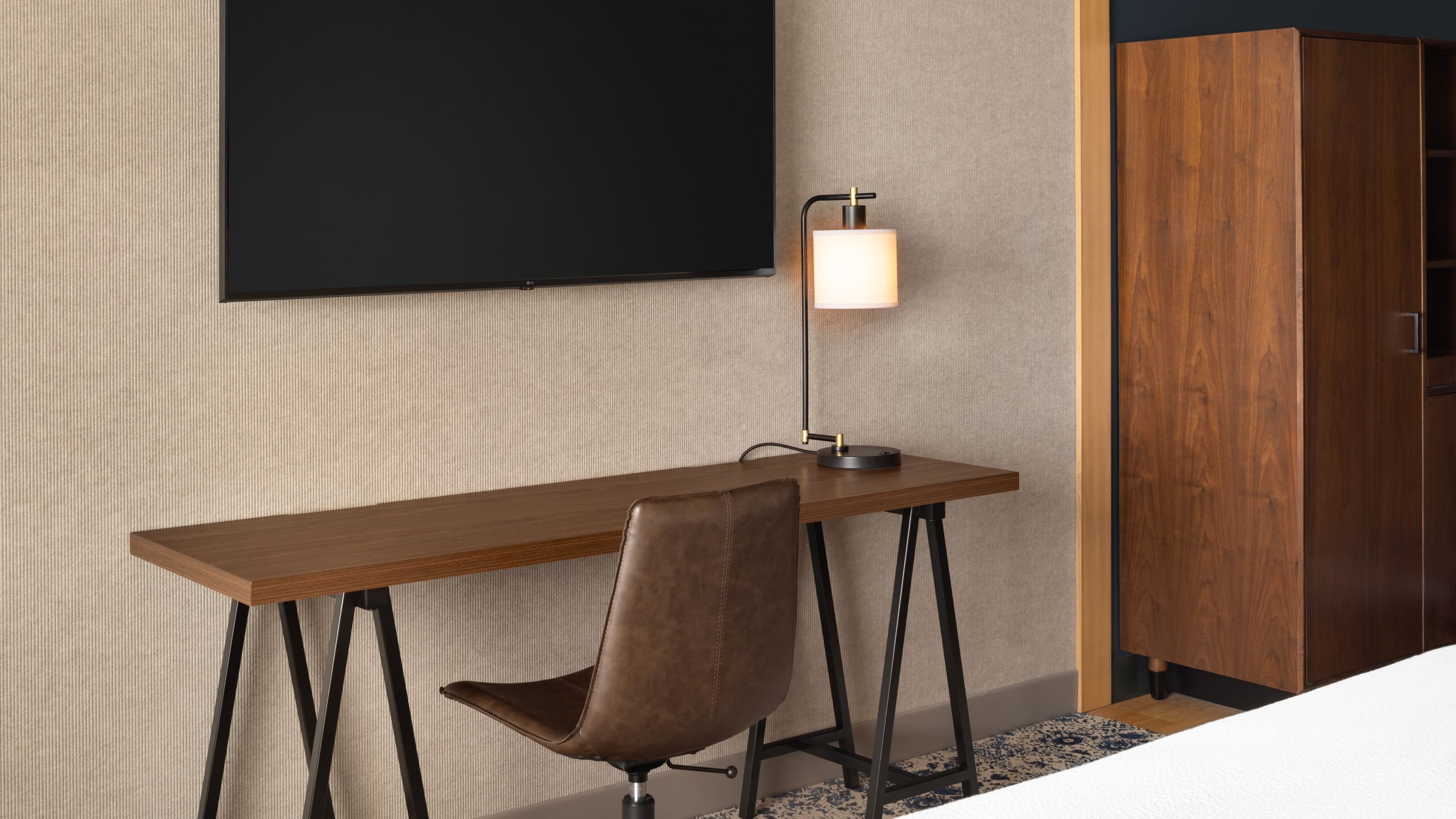 Guest Room - Image 5