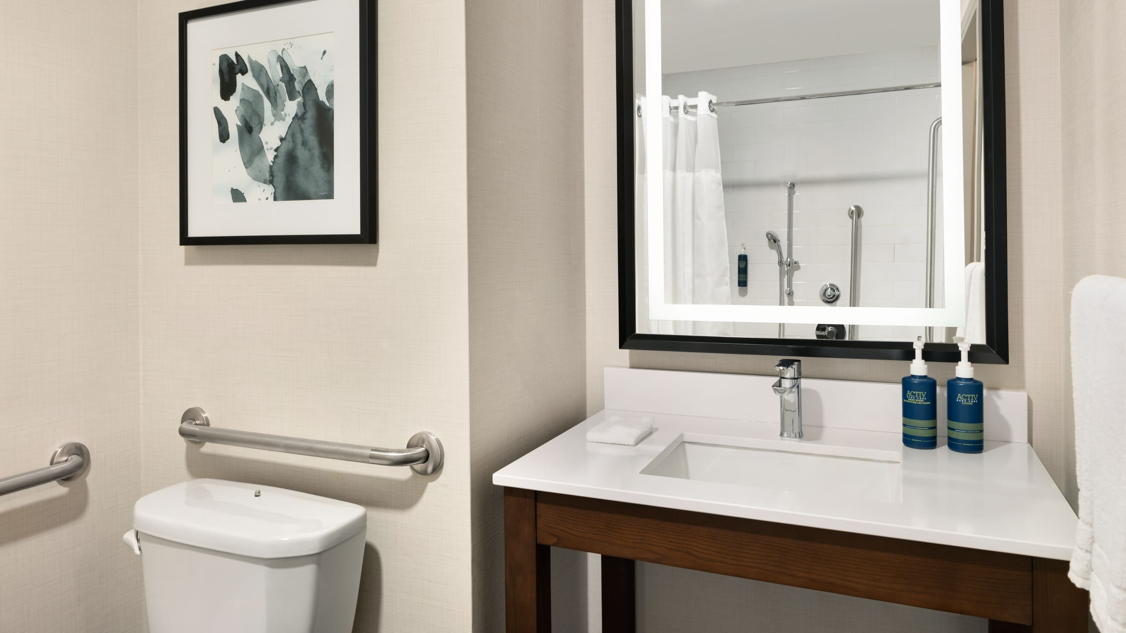 Guest Room - Image 8