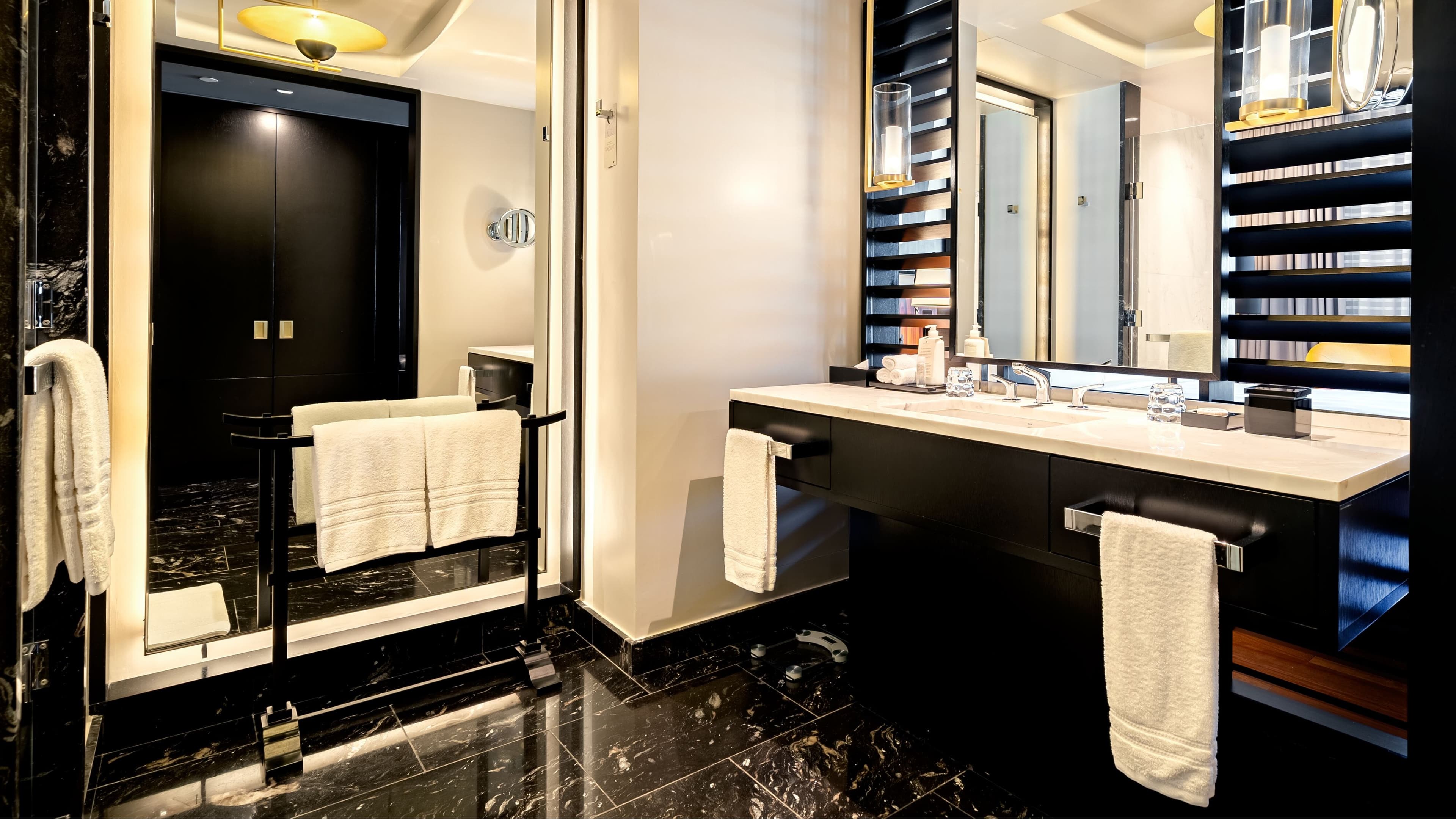 Deluxe High Floor - Image 4