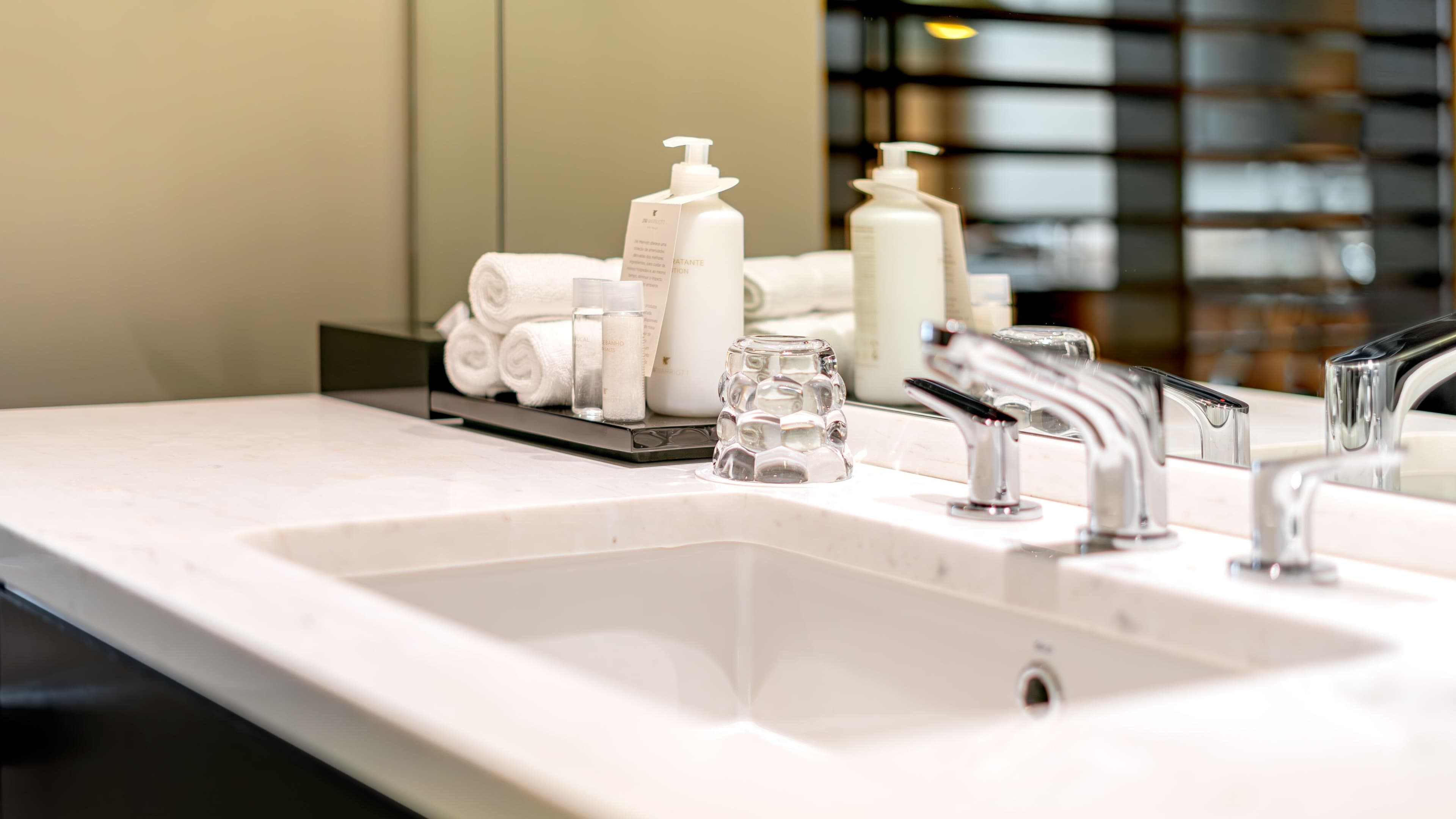 Deluxe High Floor - Image 2