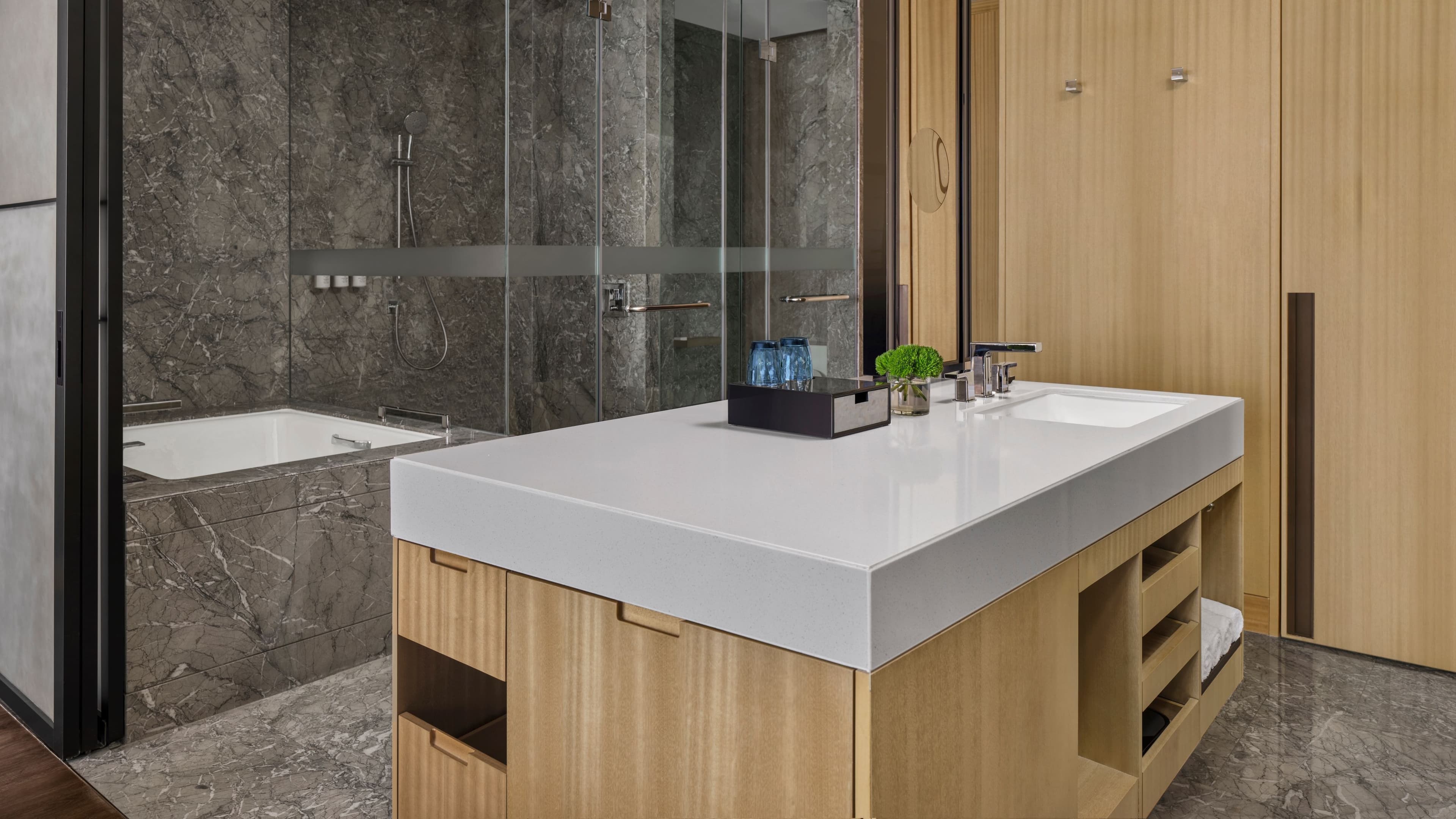 Deluxe Twin Bed Room - Image 2