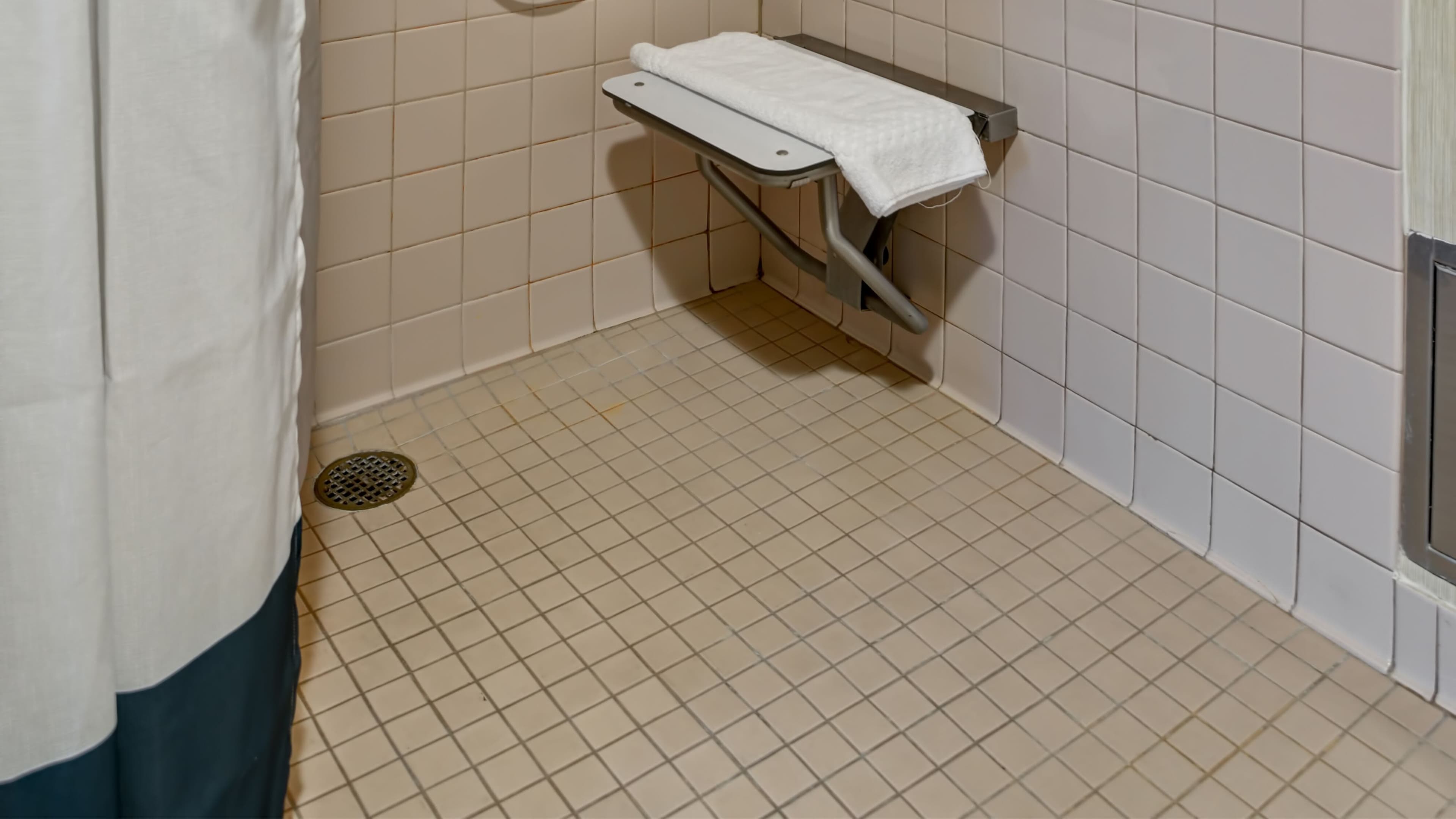 1 Bedroom Suite - Image 5