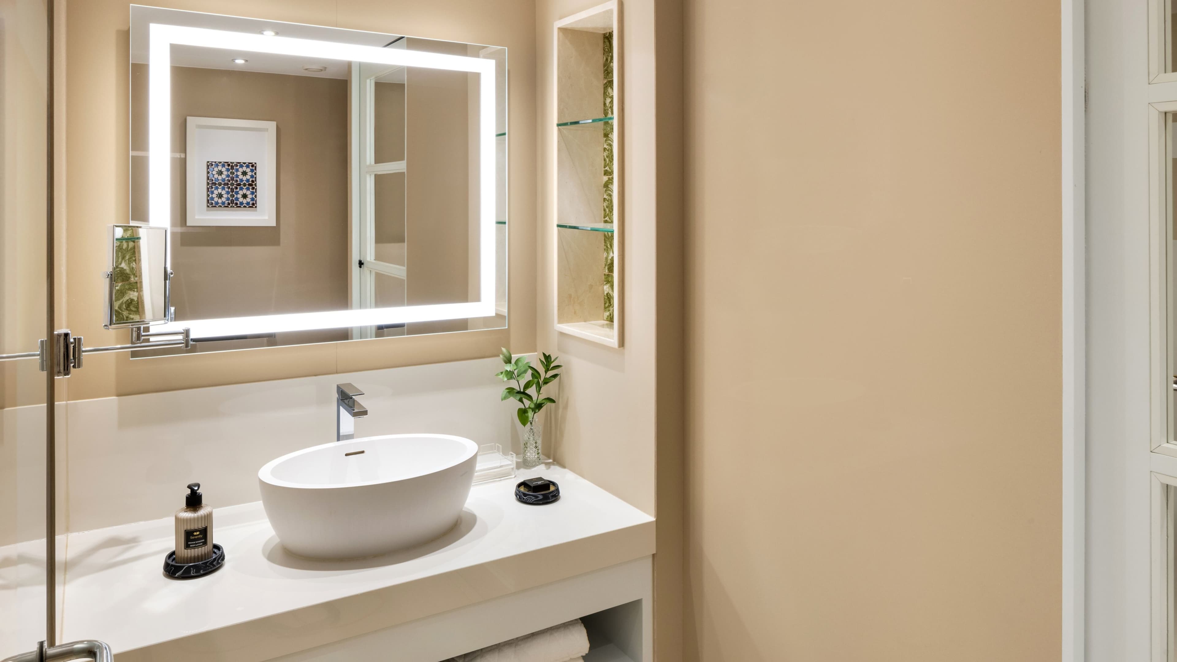 Deluxe Room Resort View - Image 8