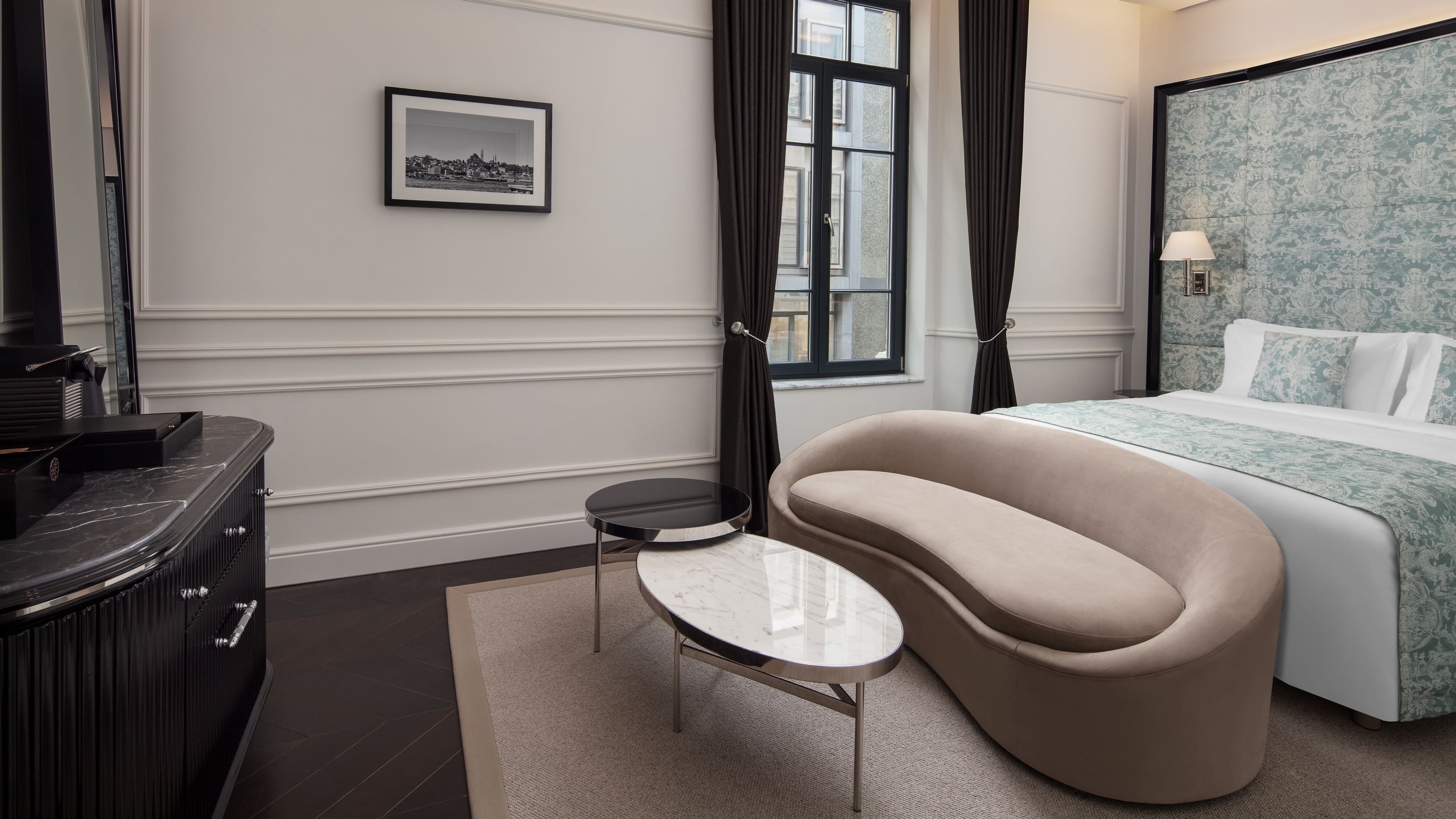 Deluxe Queen - Image 1