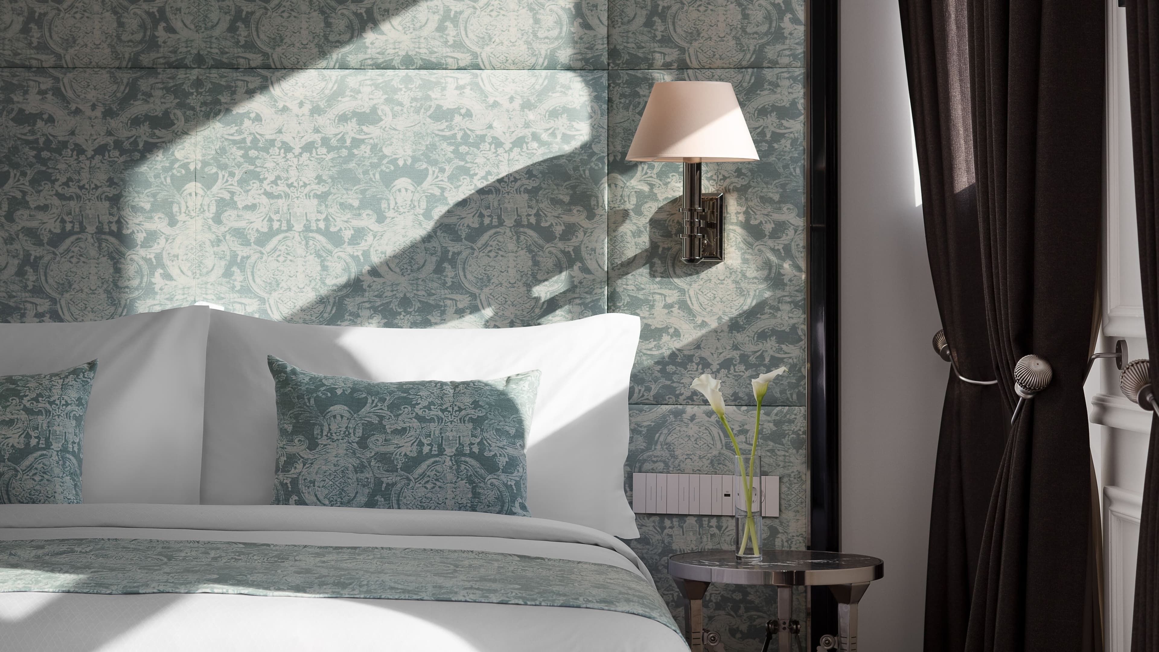 Deluxe Queen - Image 6