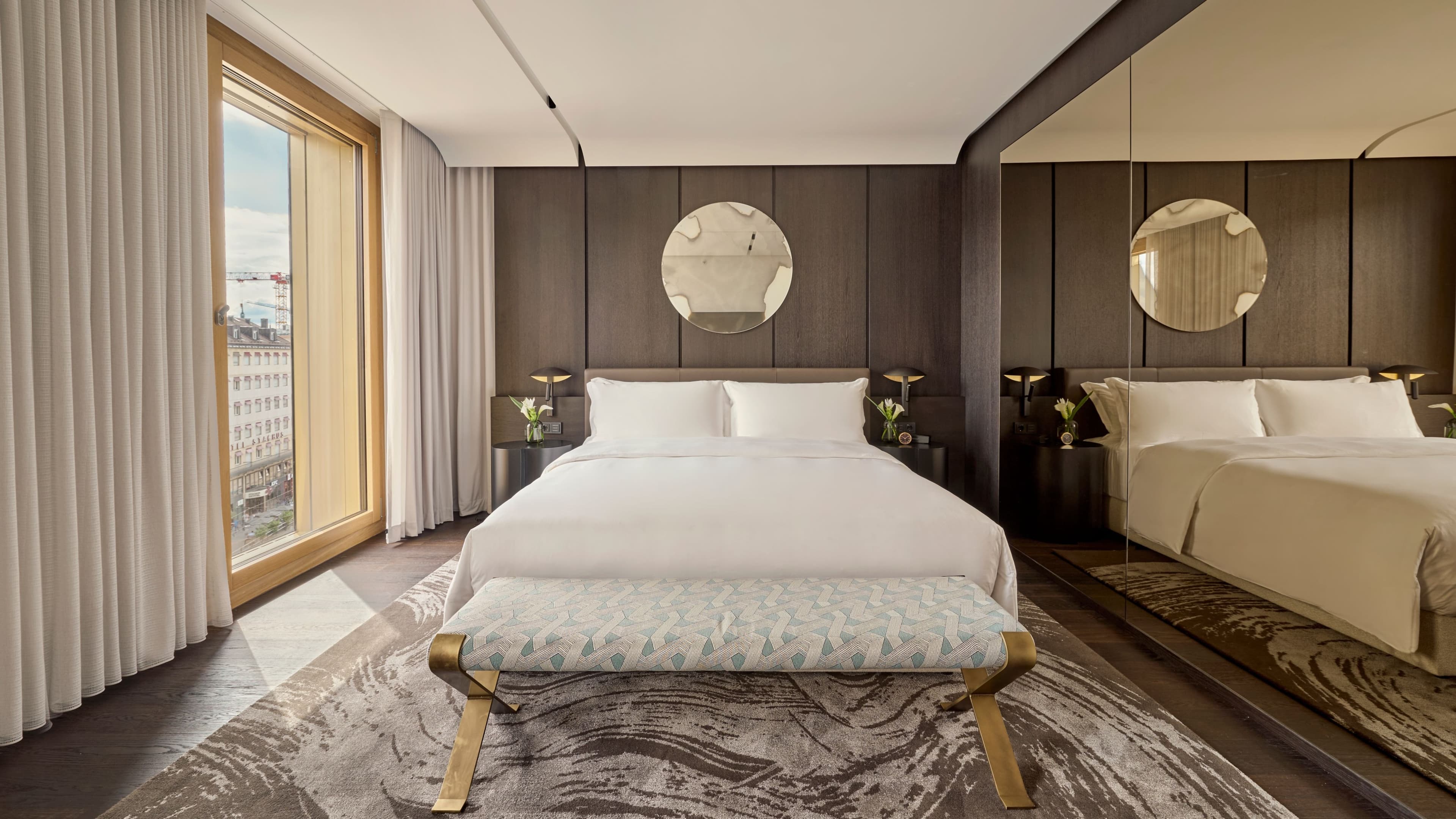 Deluxe Room - Image 2