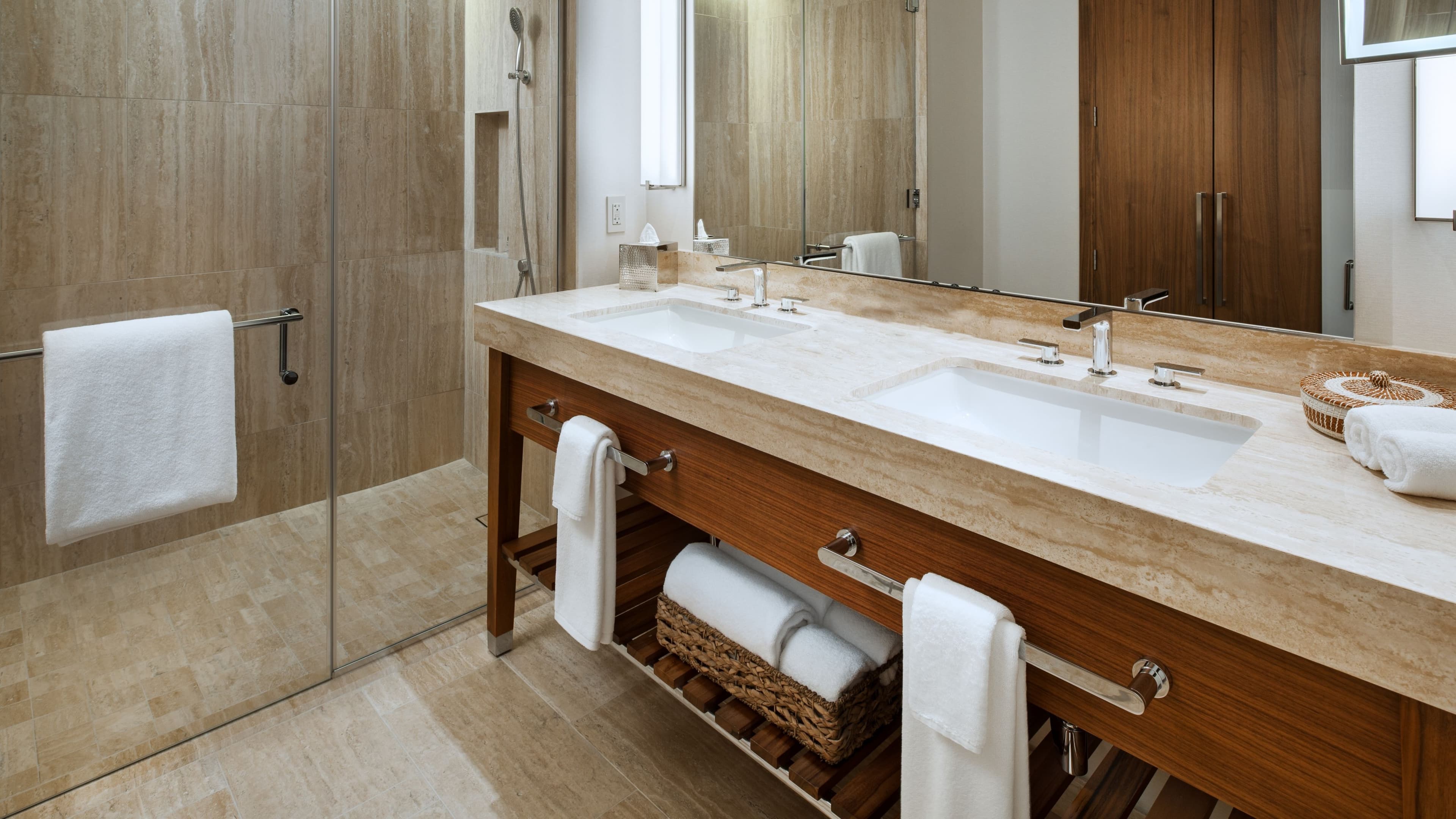 Deluxe City View - Image 6