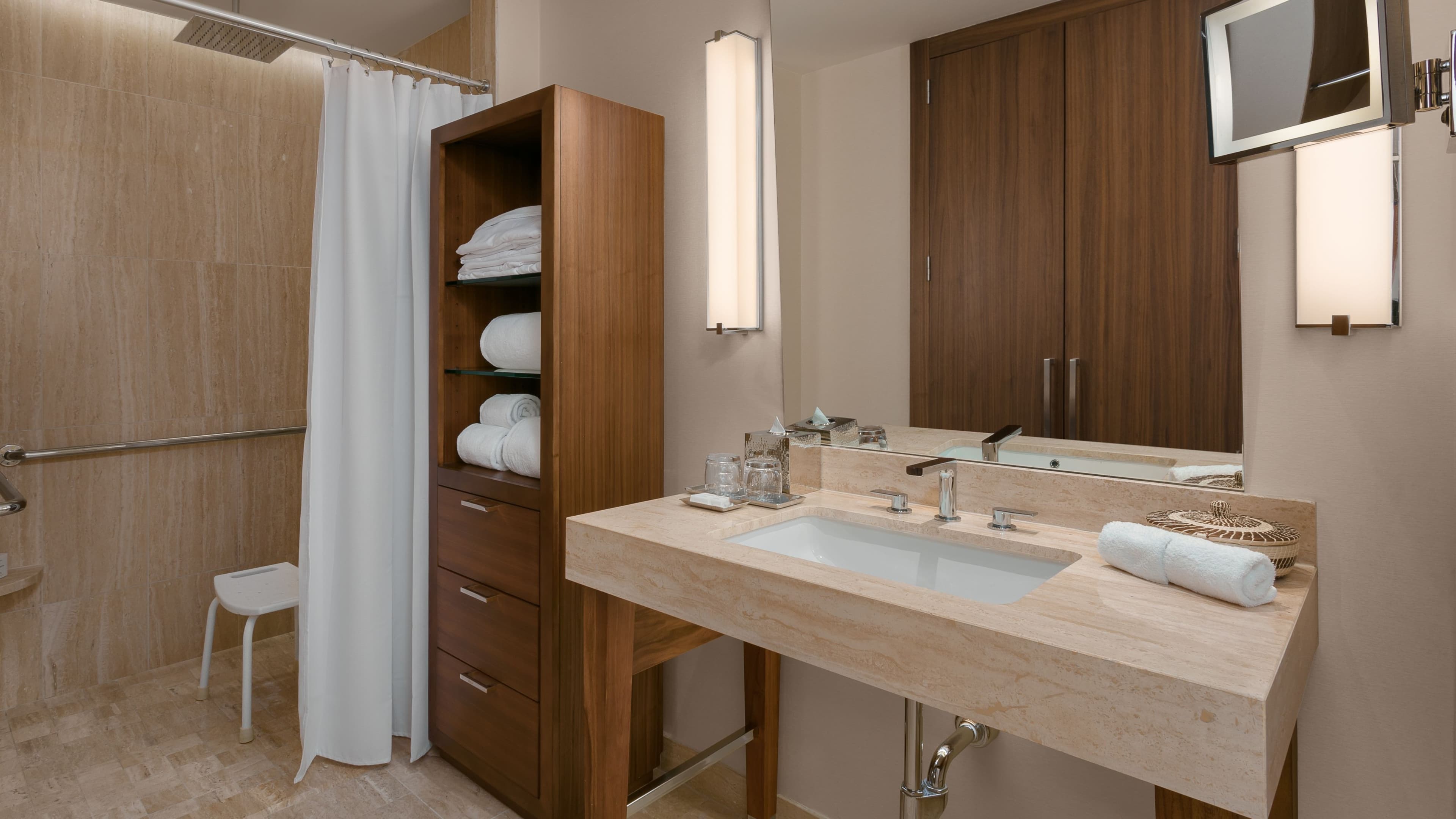 Deluxe City View - Image 4