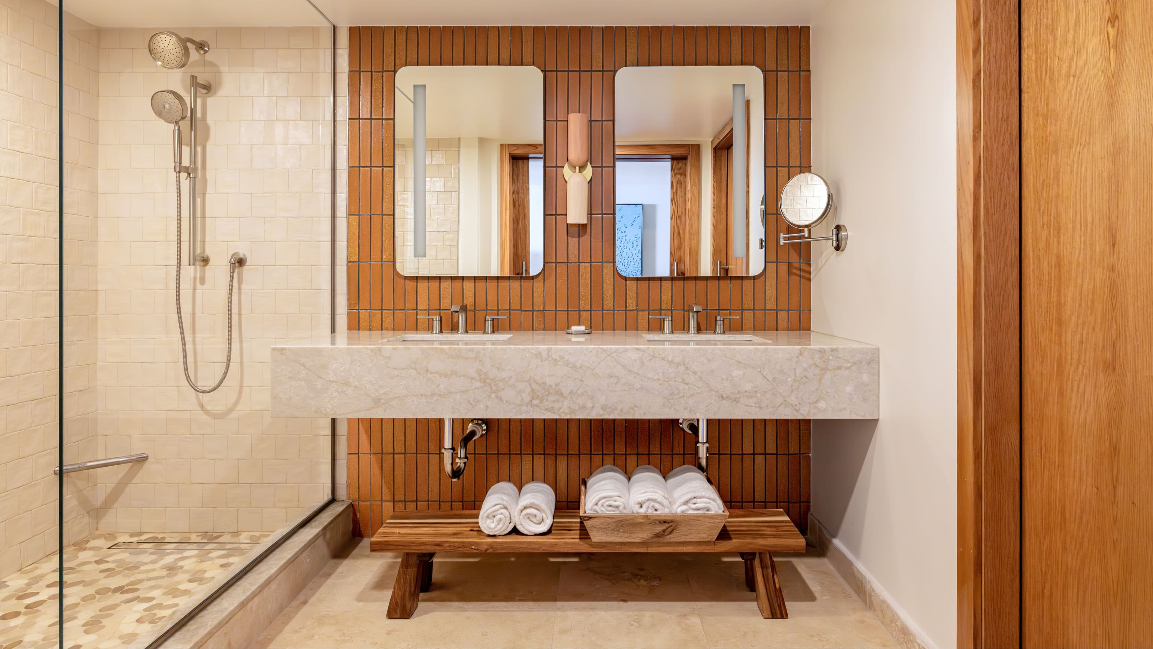 Deluxe Guest room - Image 6