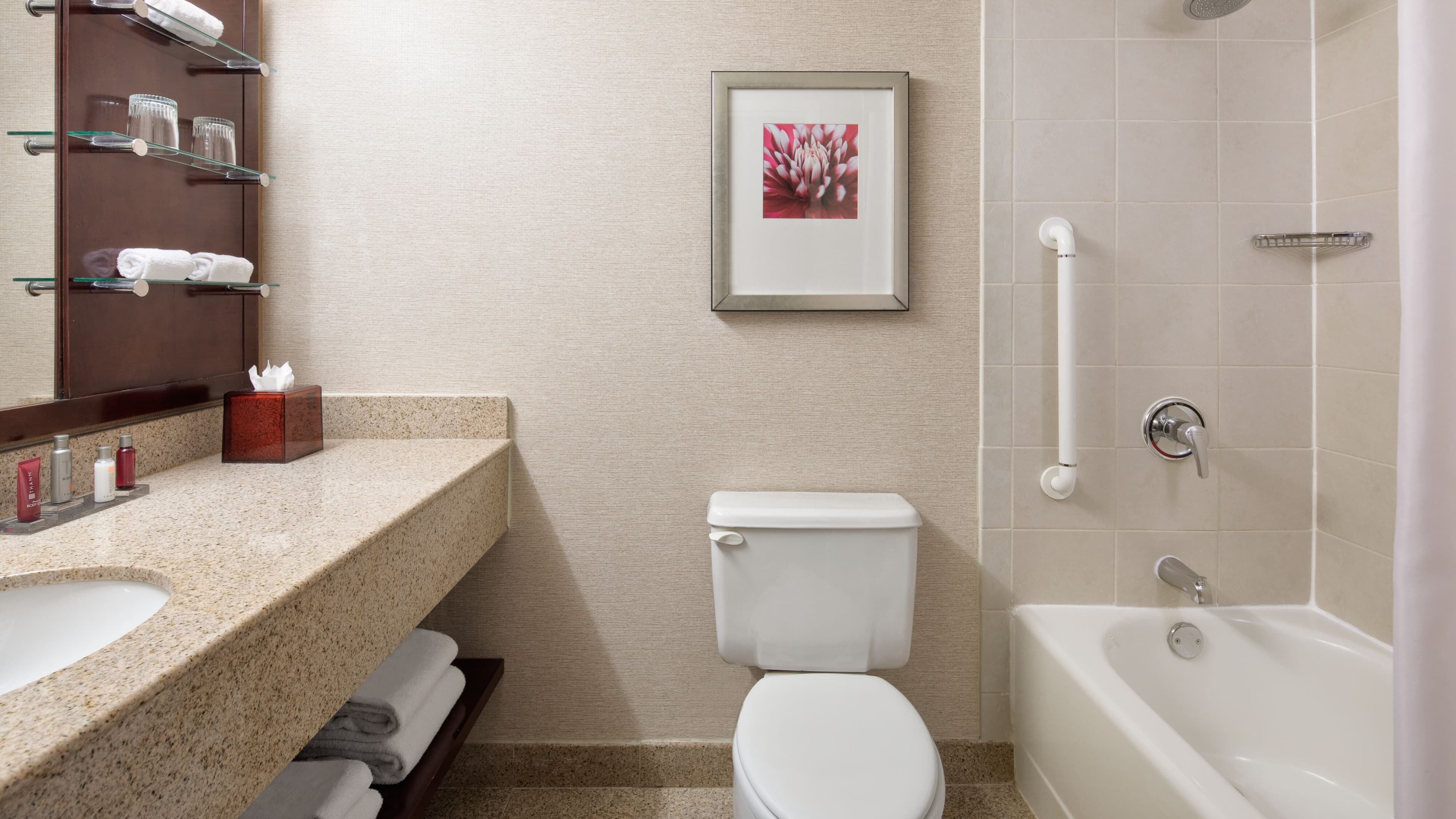 Guest Room 2 Doubles - Image 3