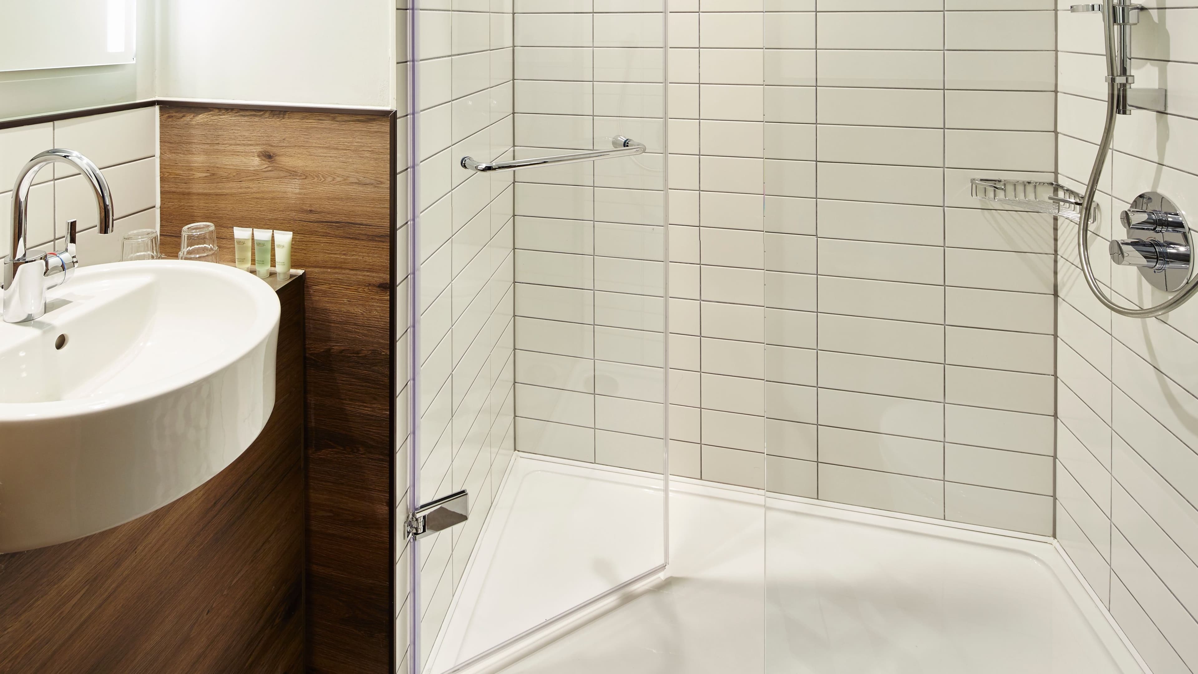 One Bedroom Open Plan - Image 5