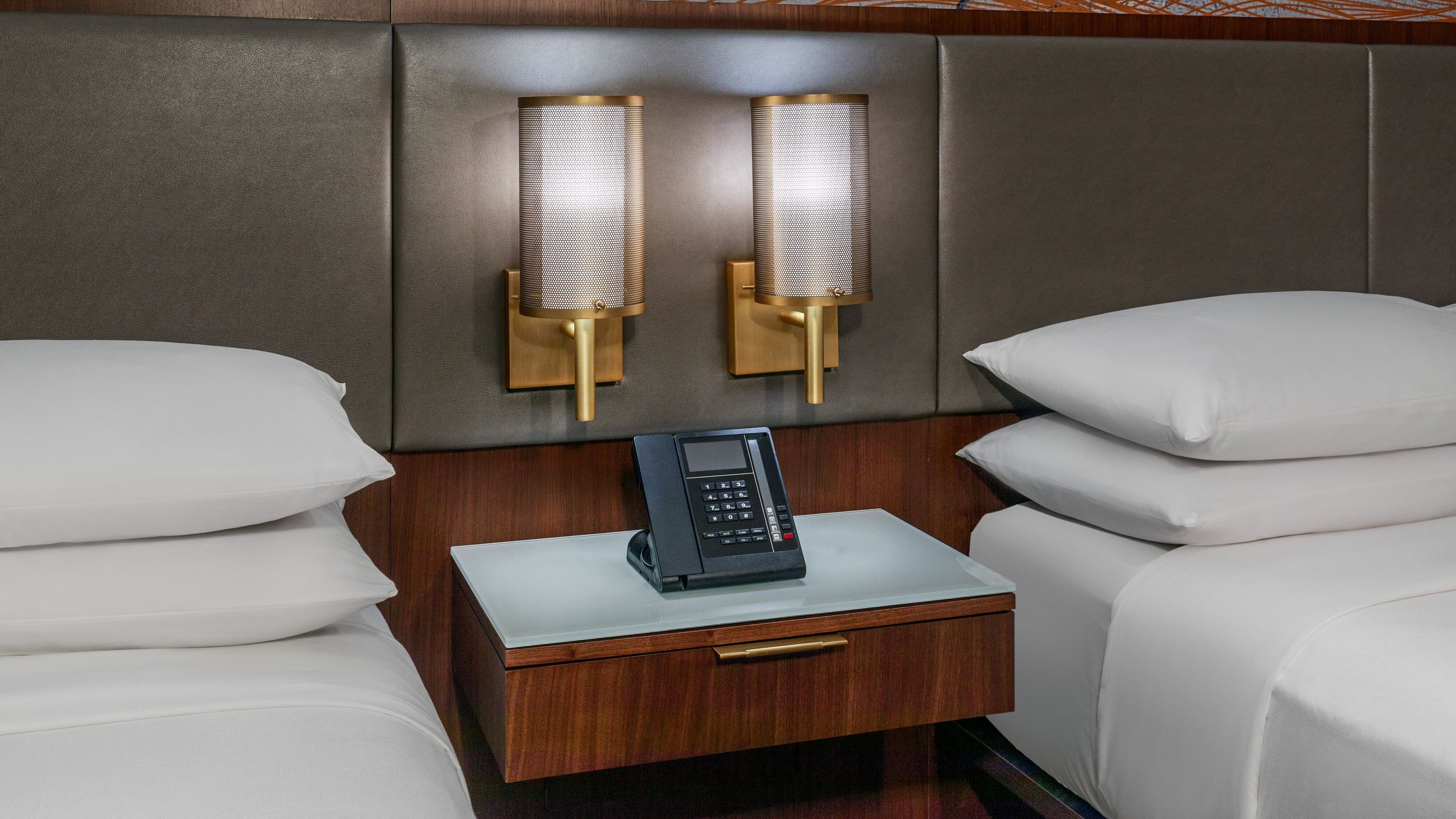 2 Queen w/Lounge Access - Image 3