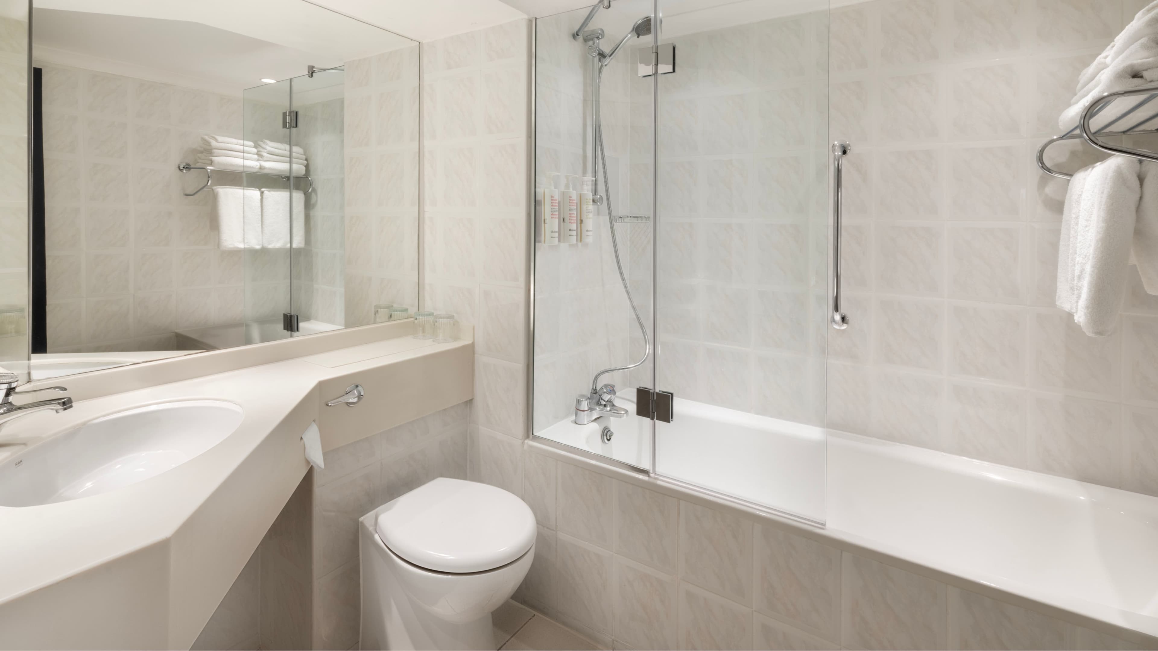 Deluxe Guest room - Image 7