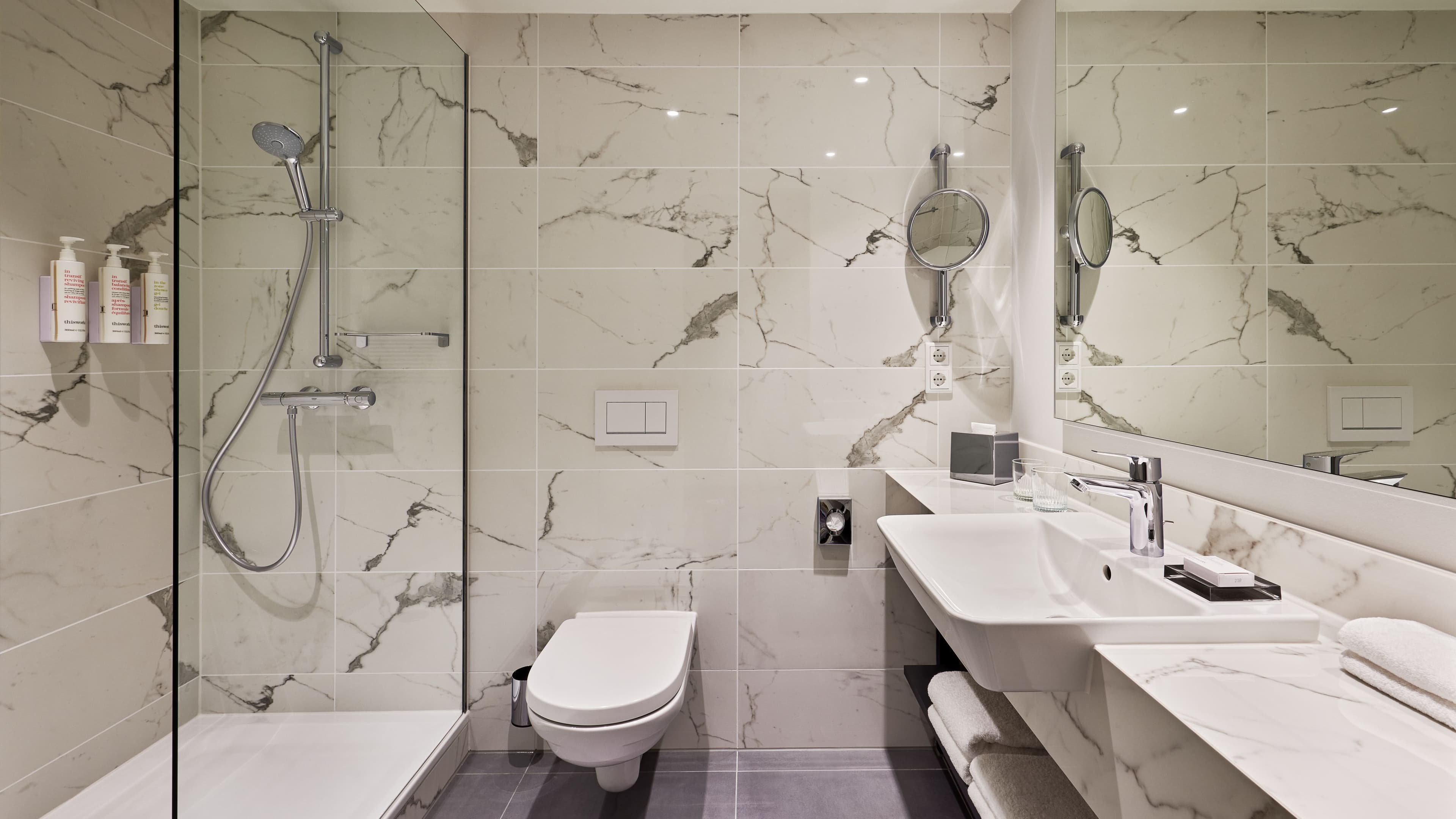 Deluxe Room 2 Doubles - Image 4