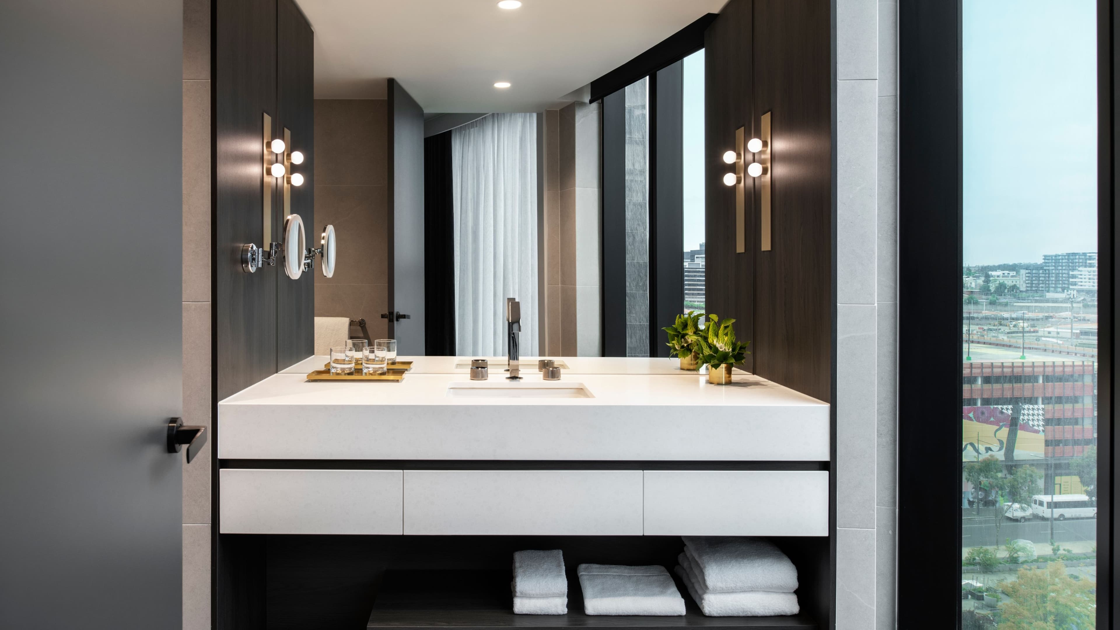 Deluxe Guest room - Image 4