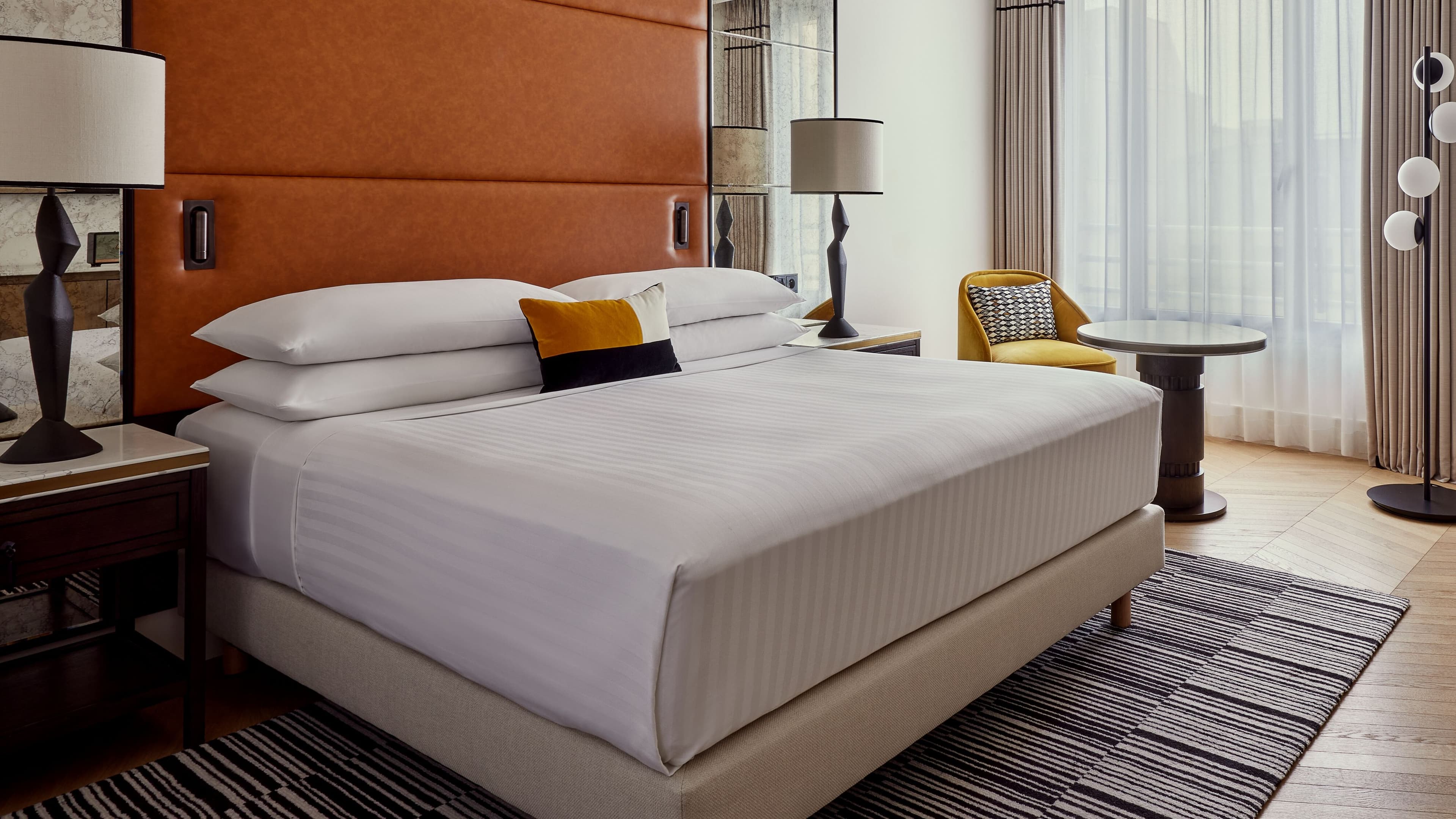 Deluxe Queen - Image 2