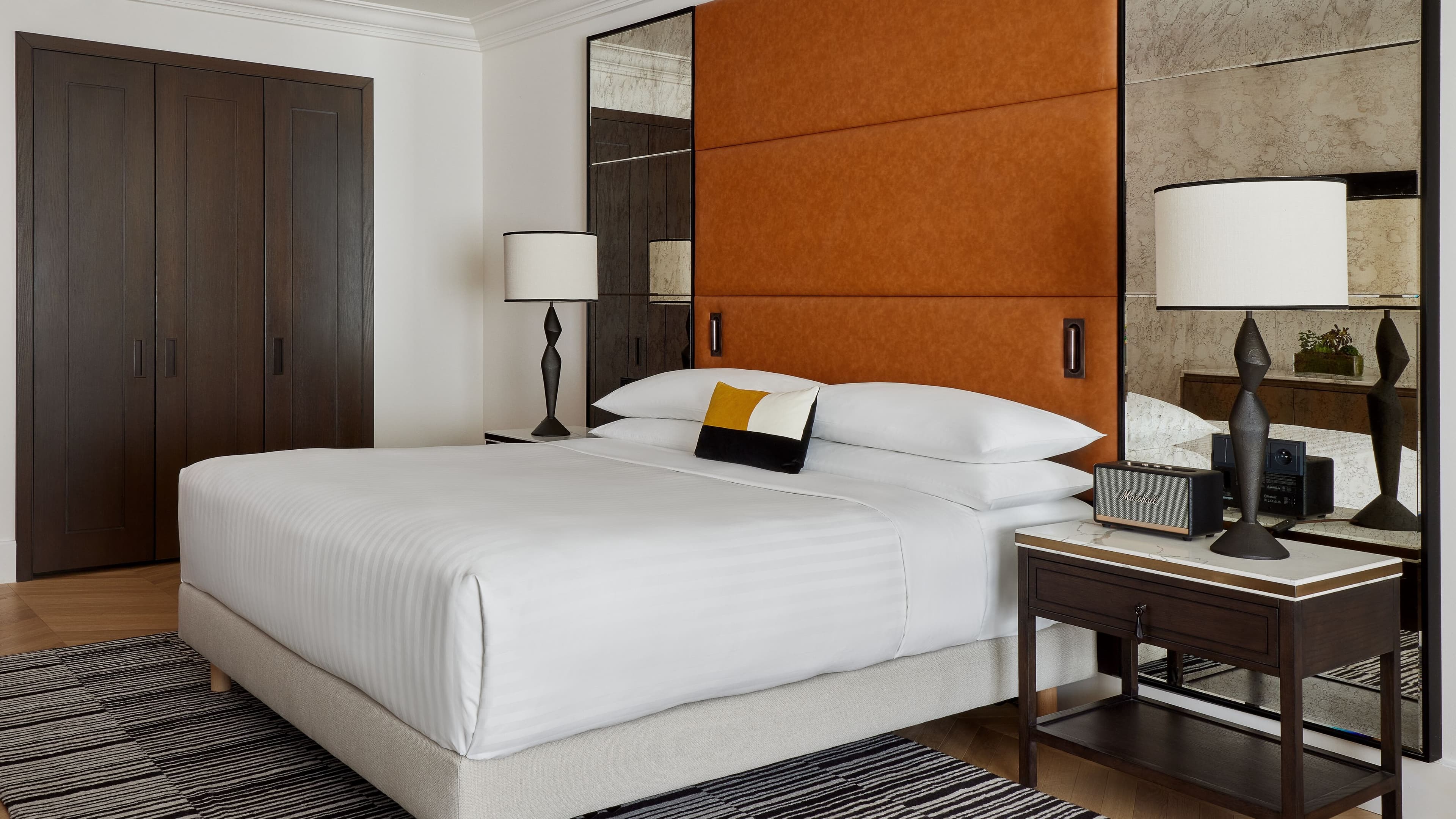 Deluxe Queen - Image 1