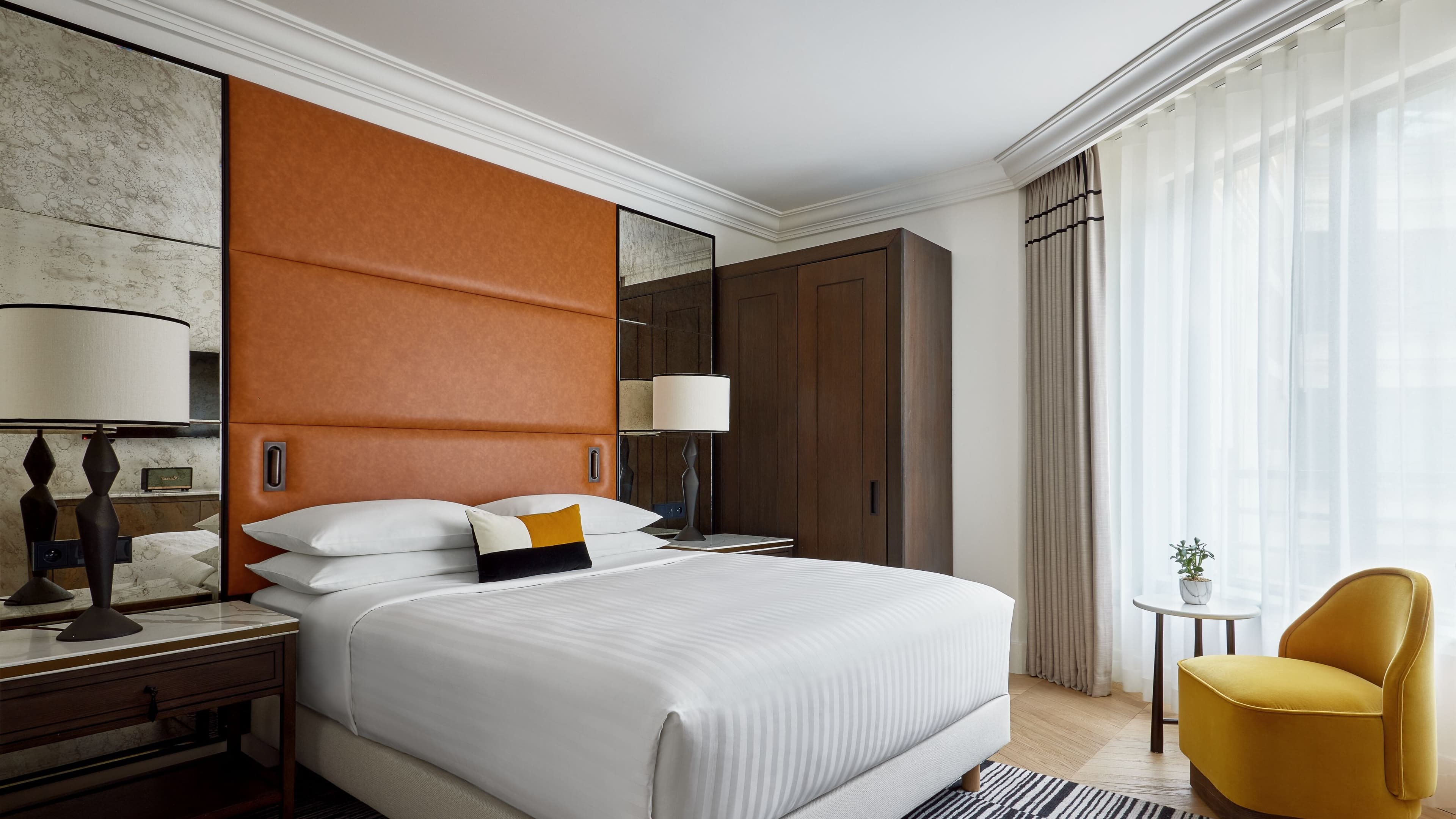 Deluxe Queen - Image 3