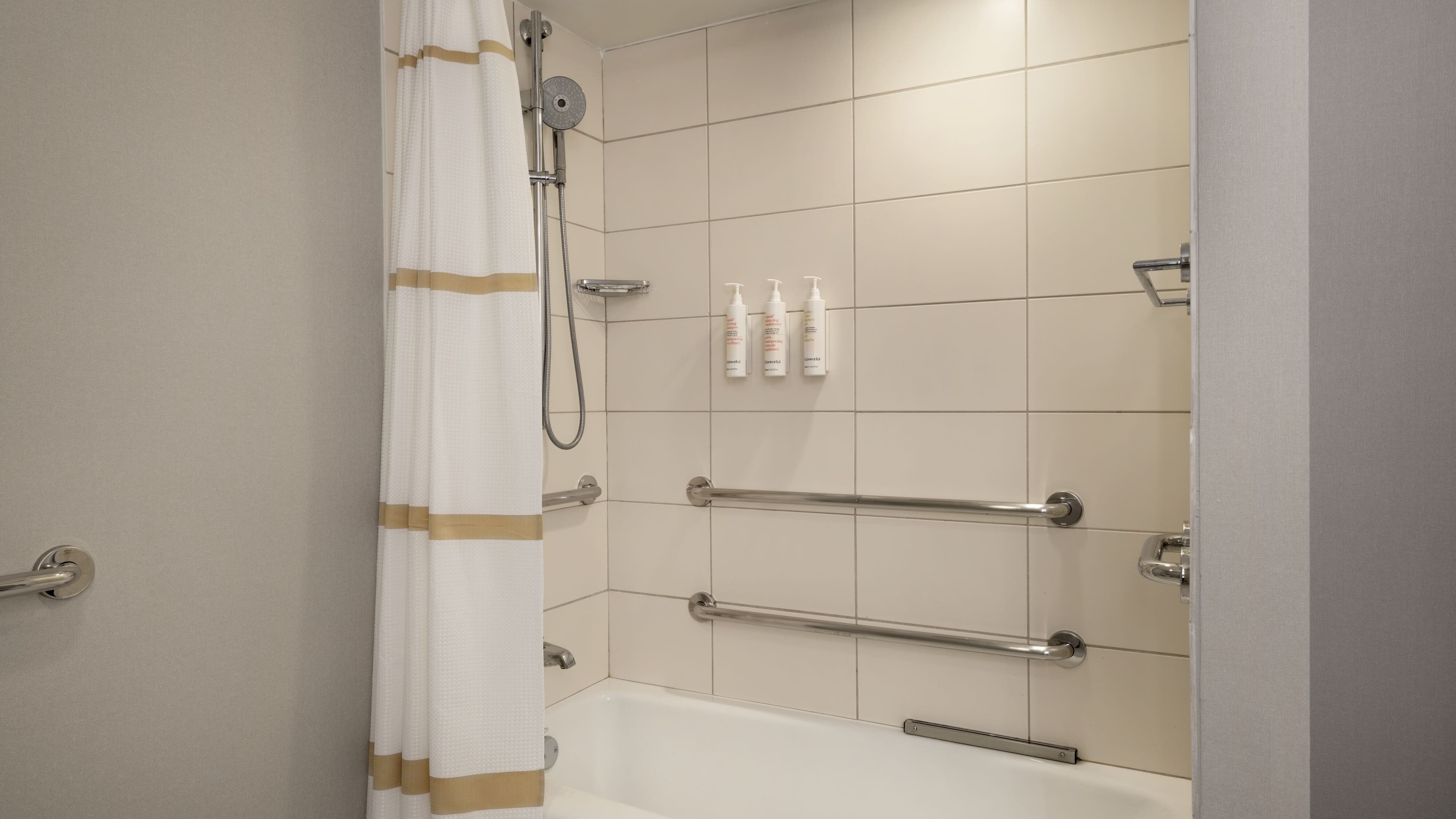 Deluxe Guest room - Image 5