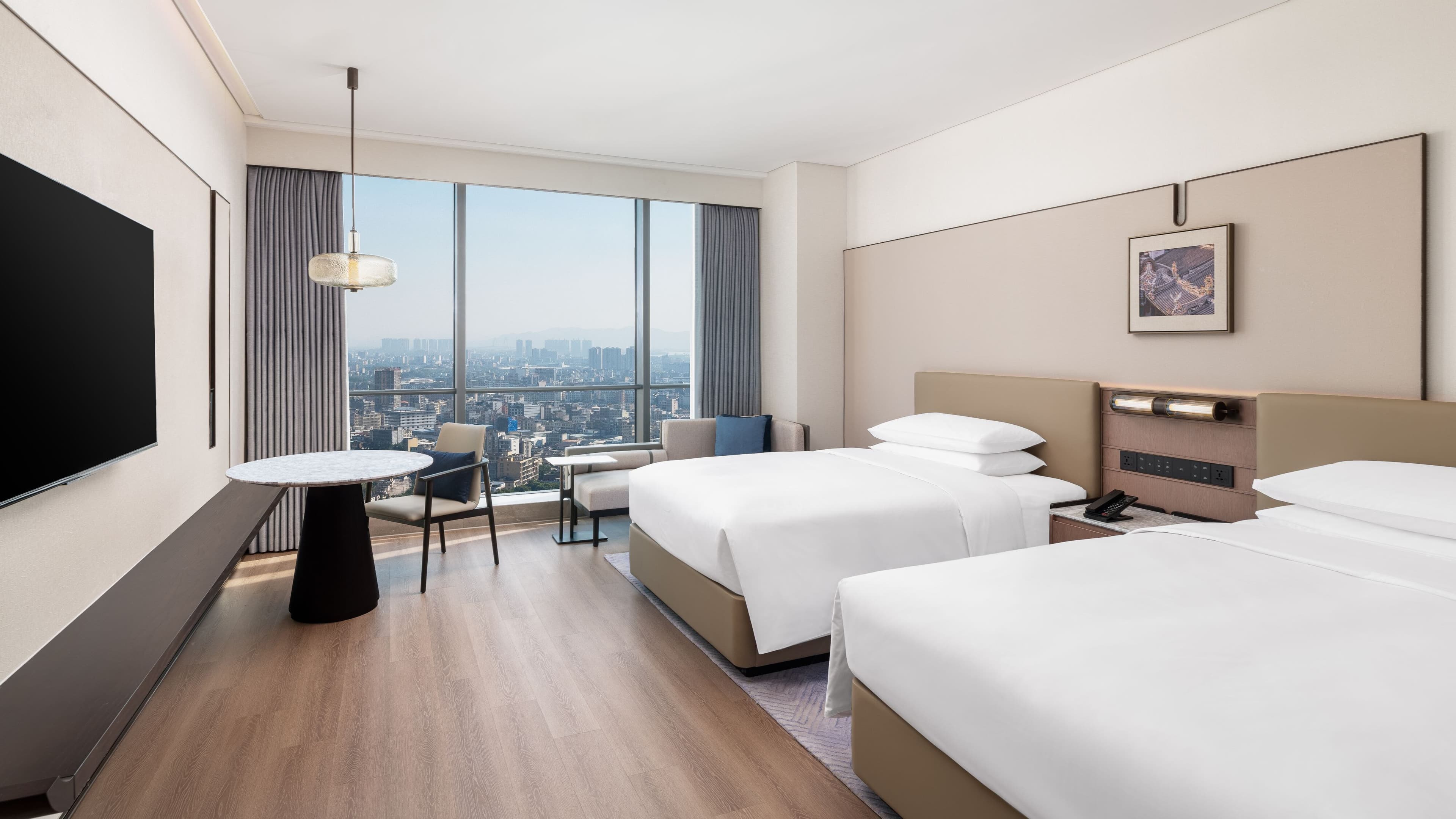 Deluxe City View Room - Image 2