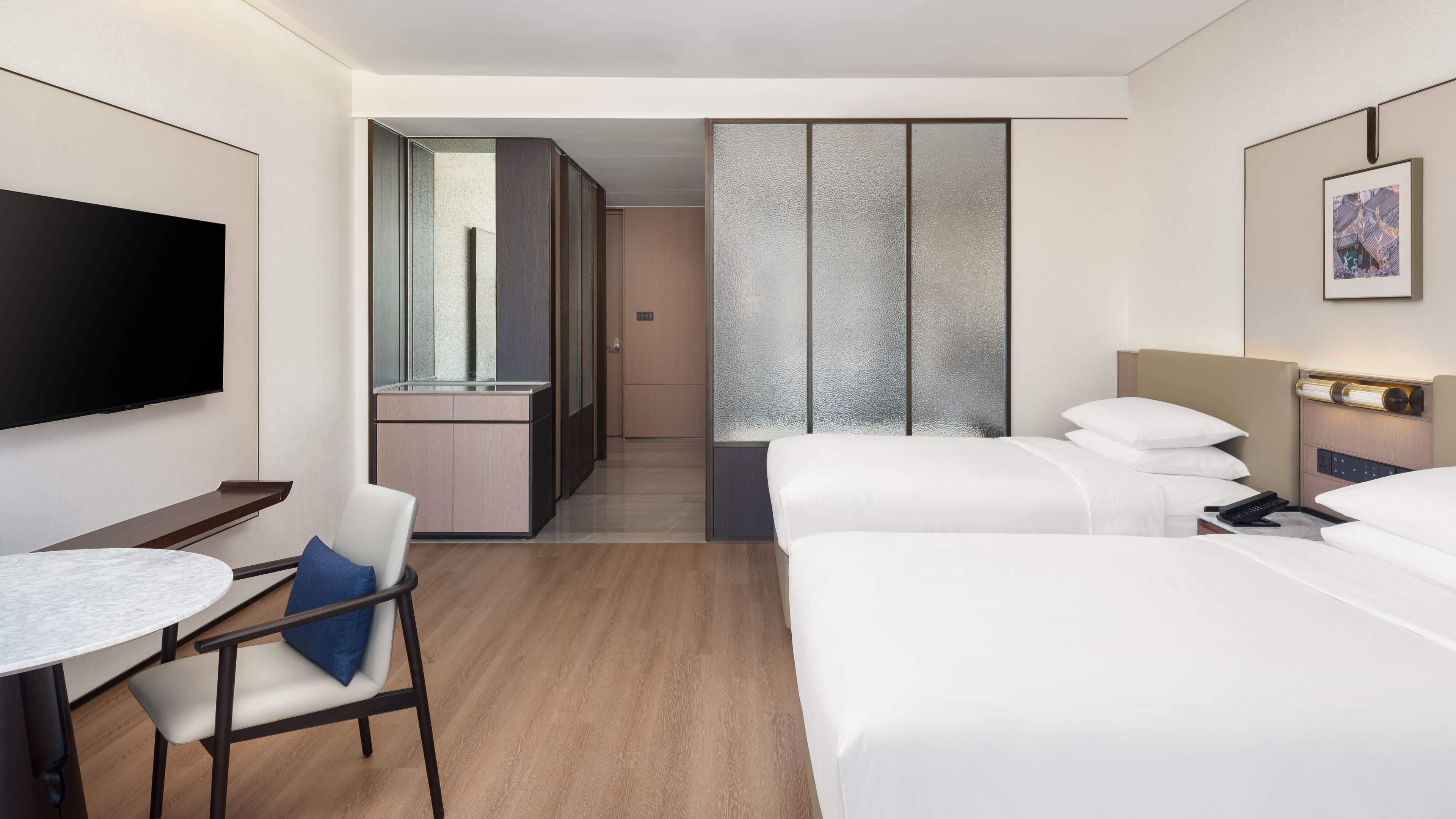 Deluxe City View Room - Image 3