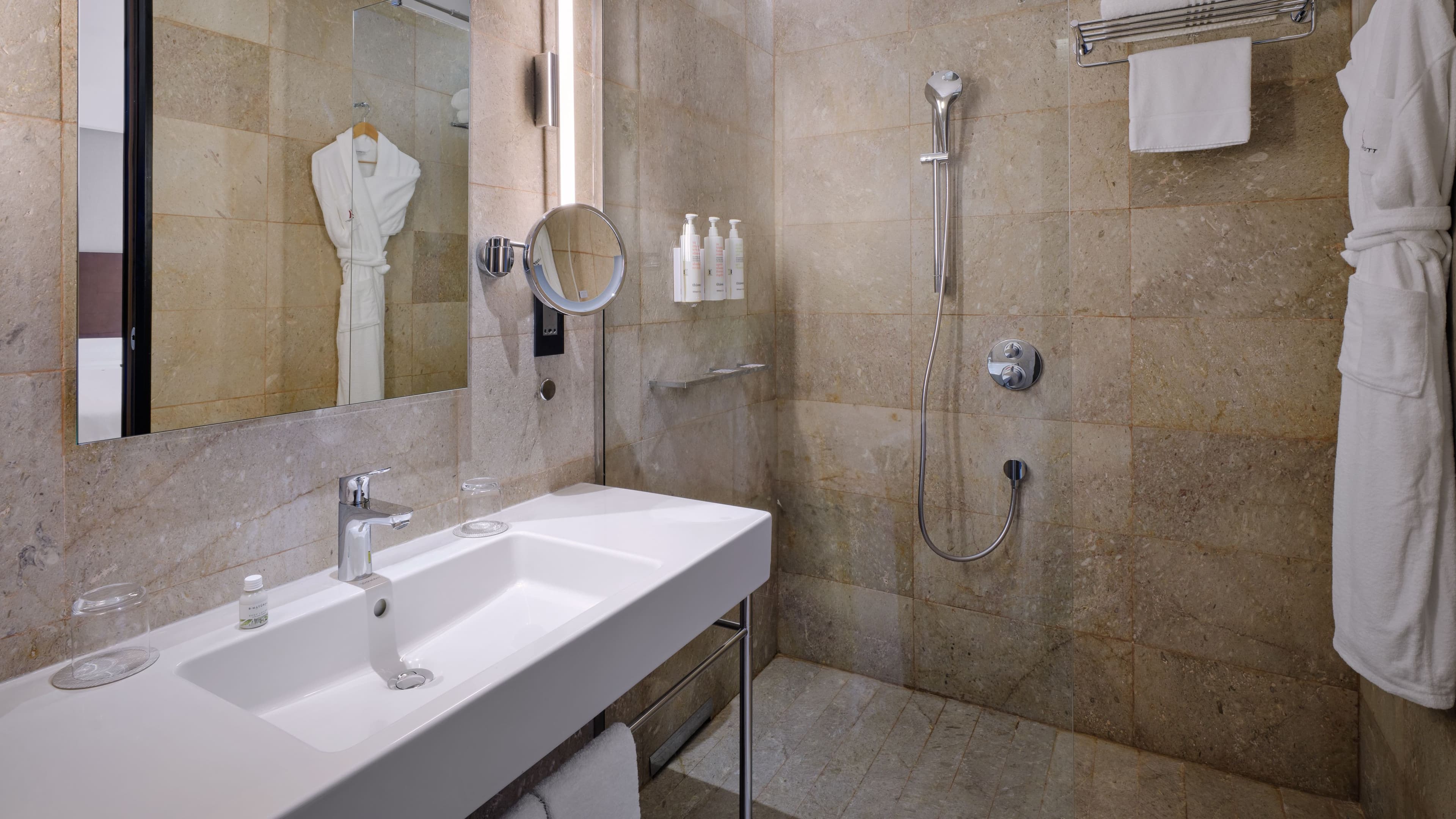 Deluxe Guest room - Image 3