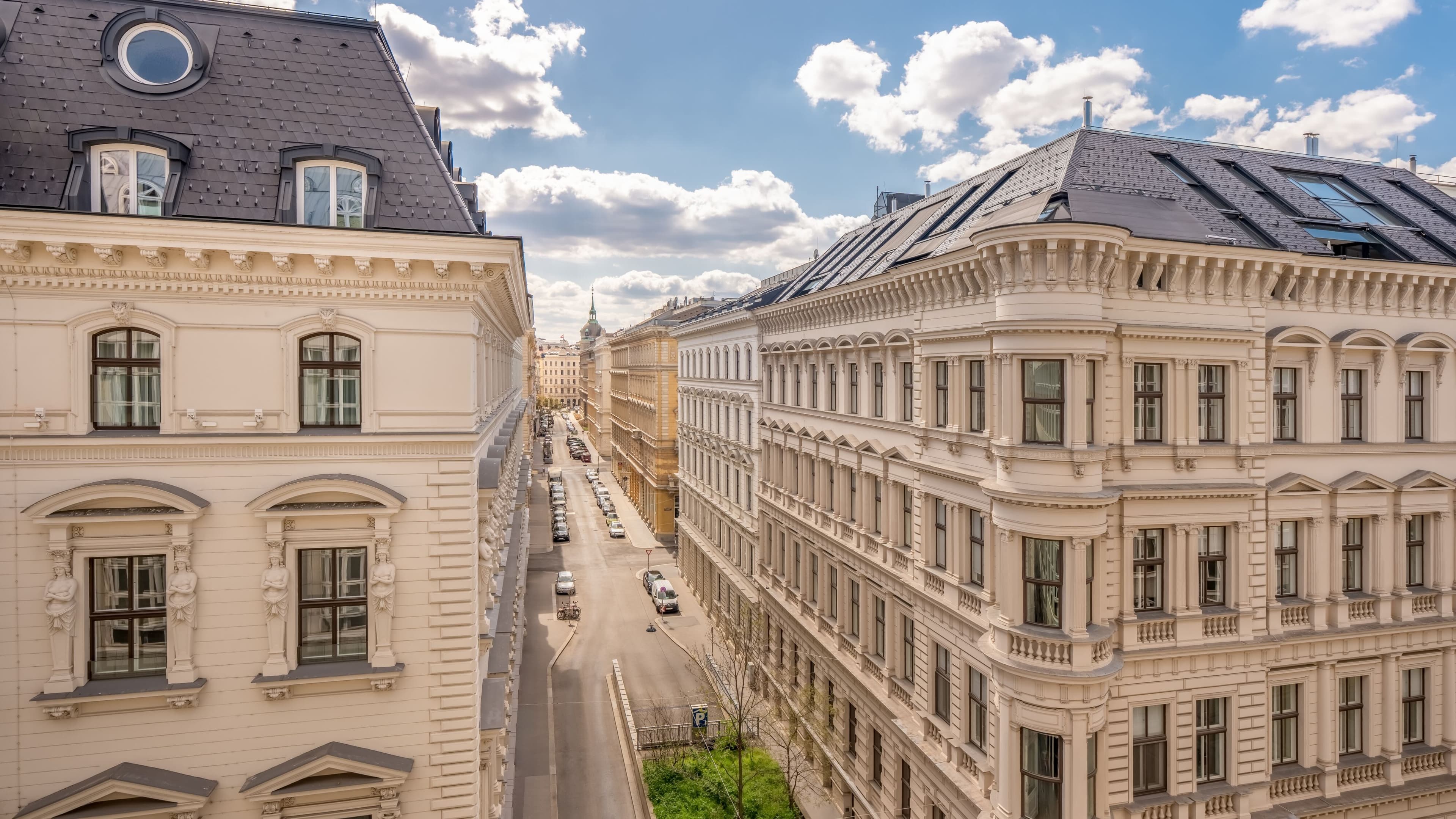 Deluxe Room - Image 6