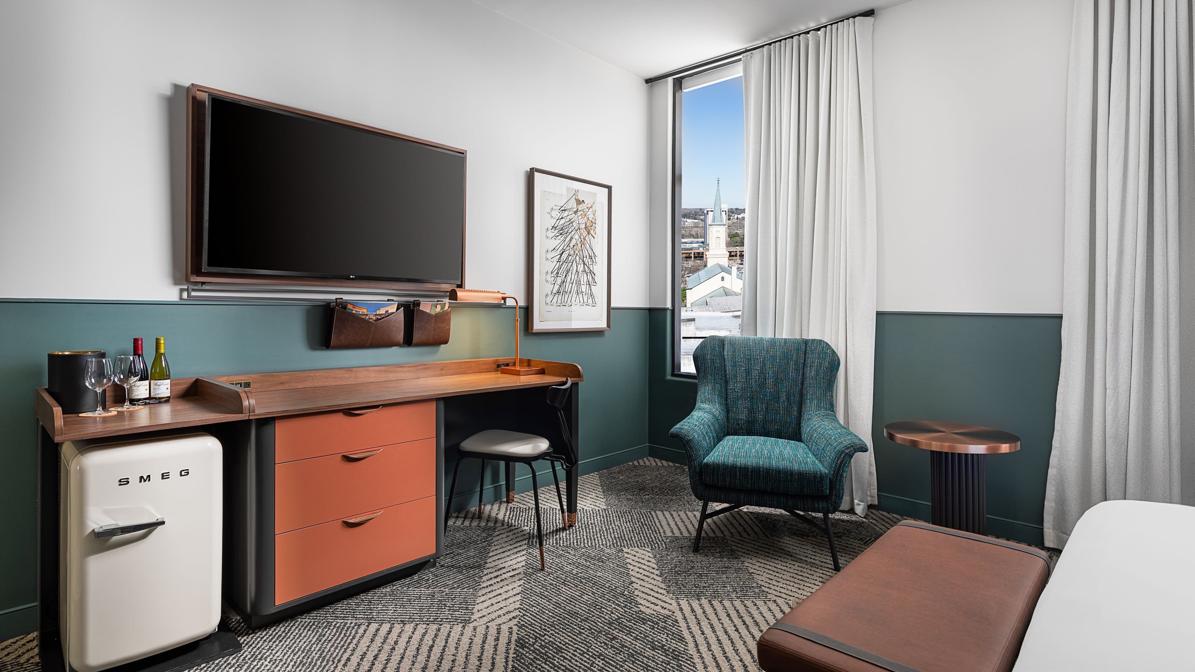 Guestroom One King Bed - Image 3