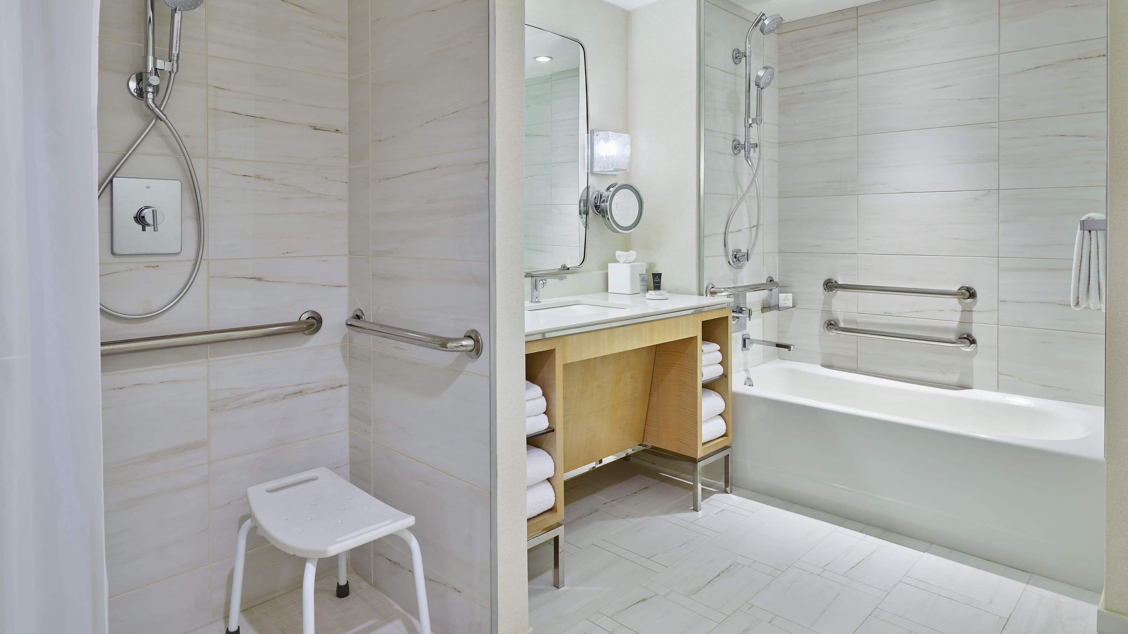 Deluxe Two Queen - Image 3