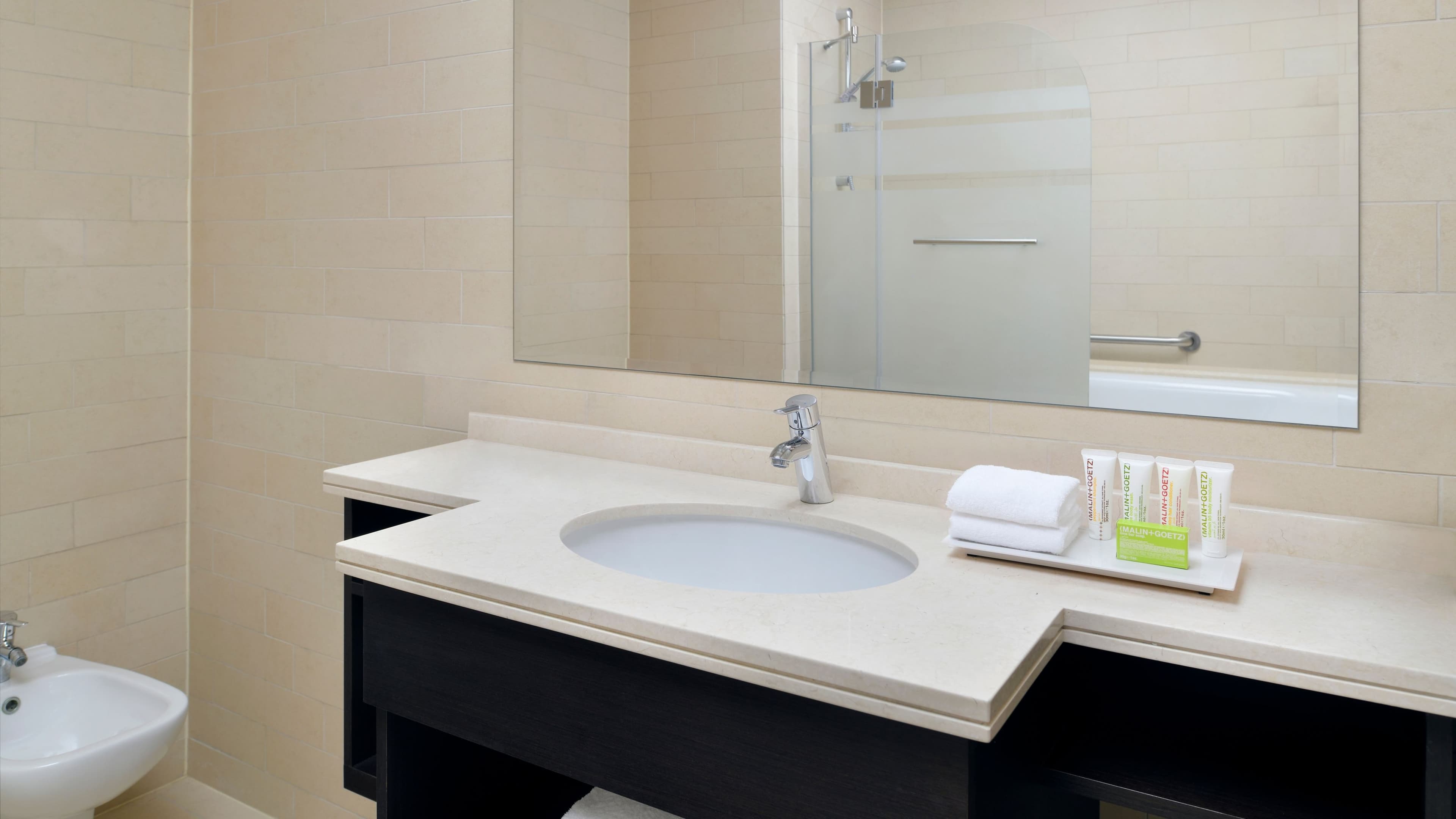 Deluxe Guest room - Image 4