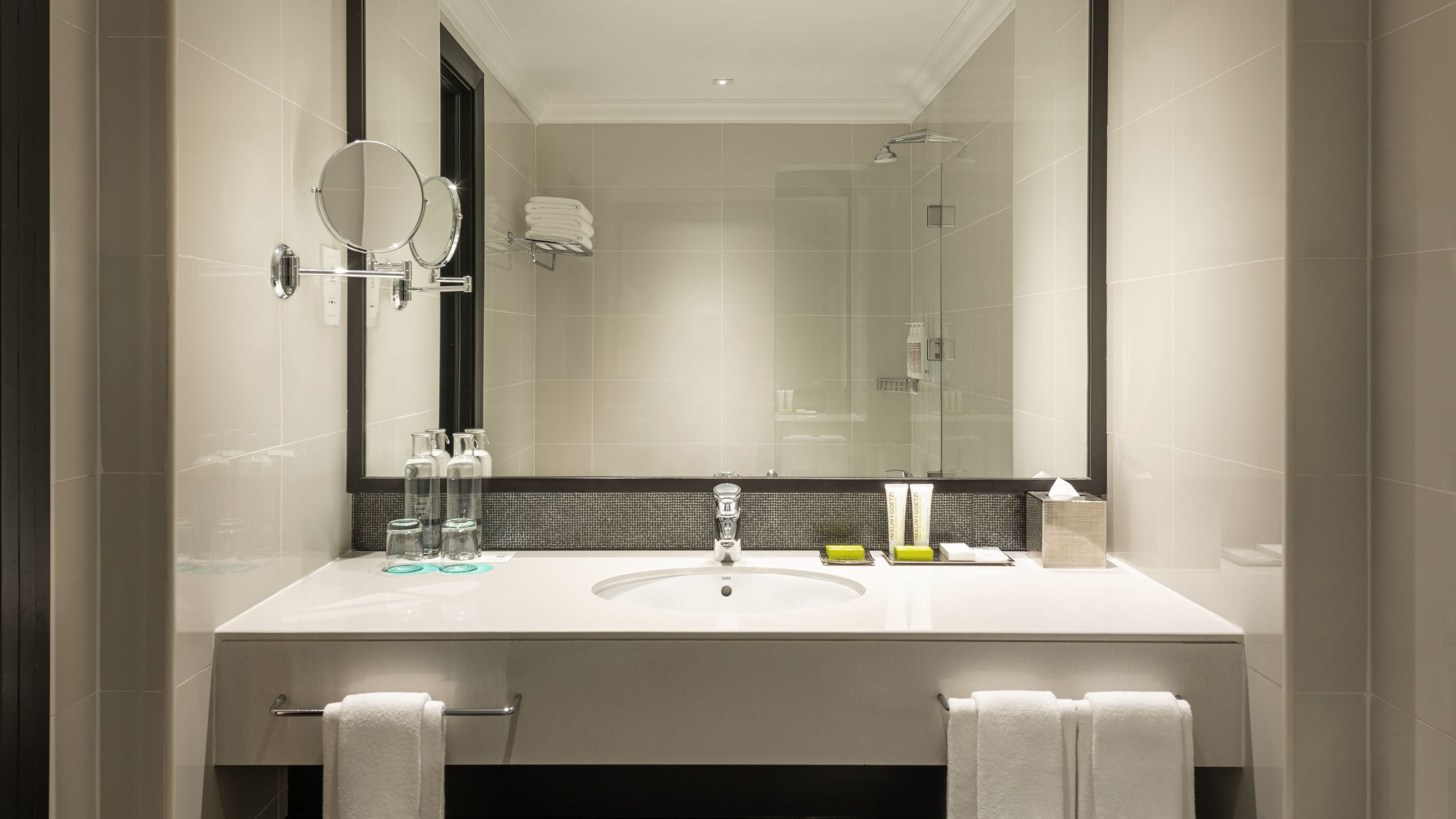 Deluxe Sea View - Image 6