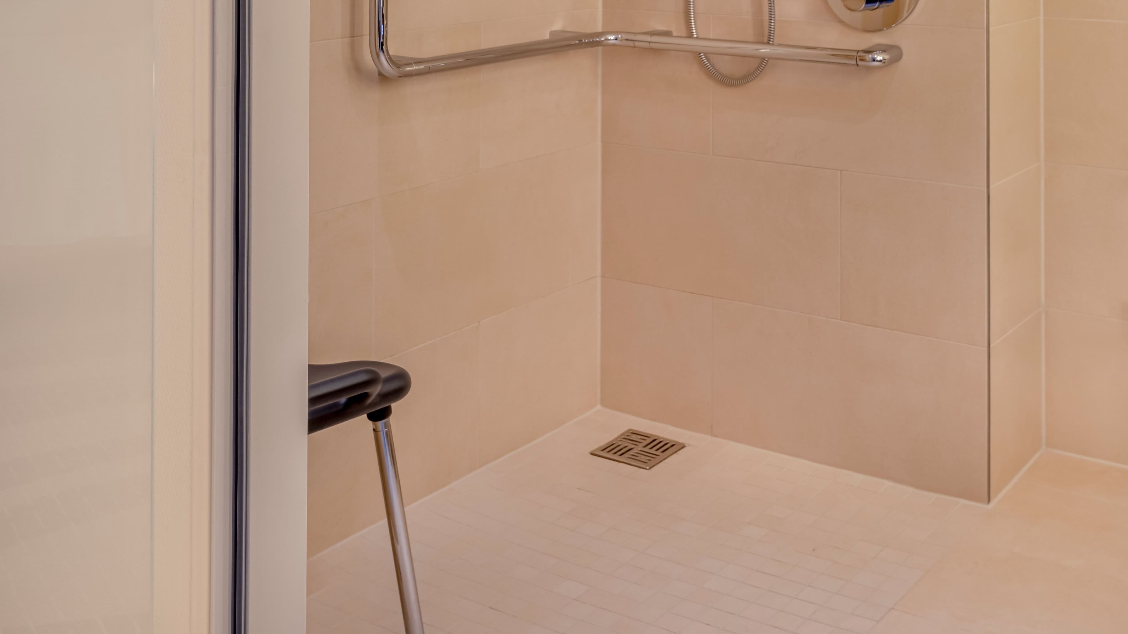 Deluxe Room - Image 4