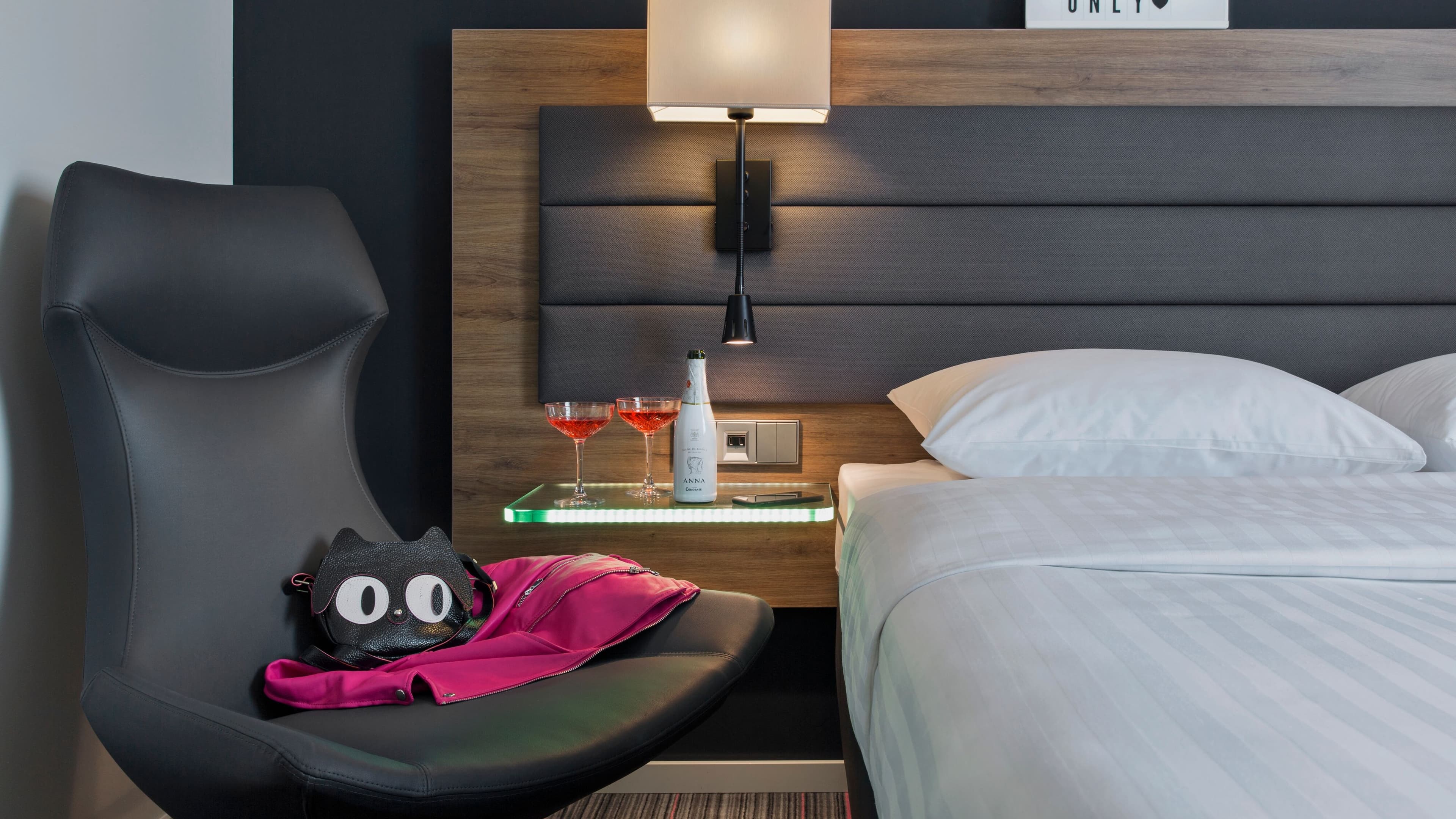 Moxy Queen Sleeper - Image 7