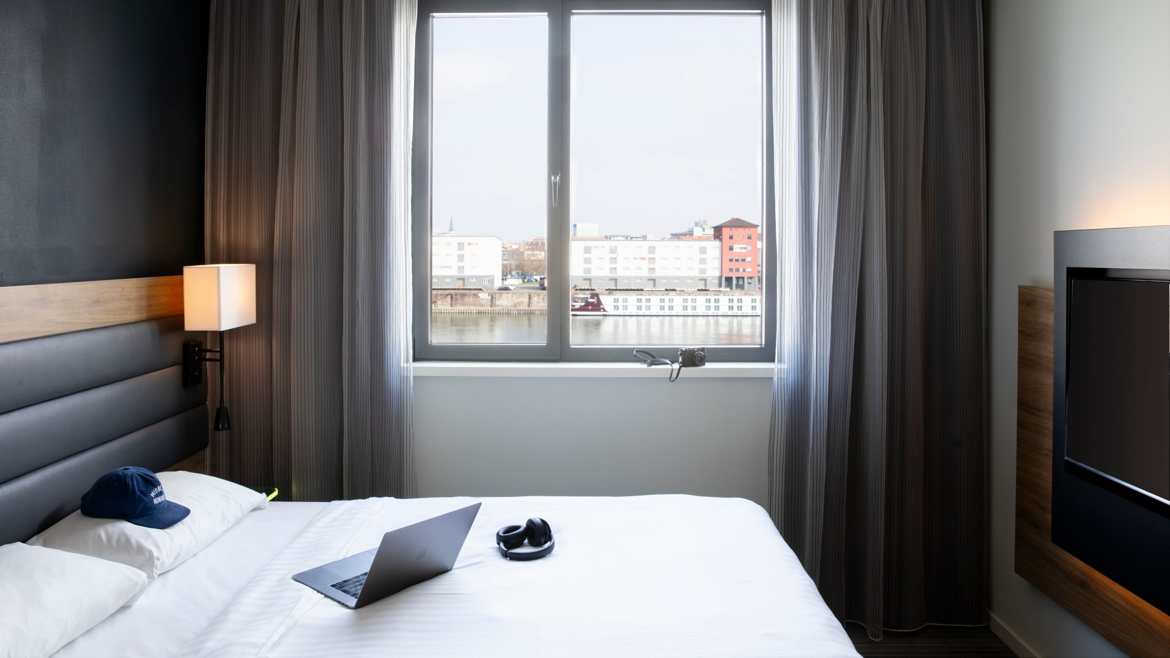 Moxy Queen Sleeper - Image 7