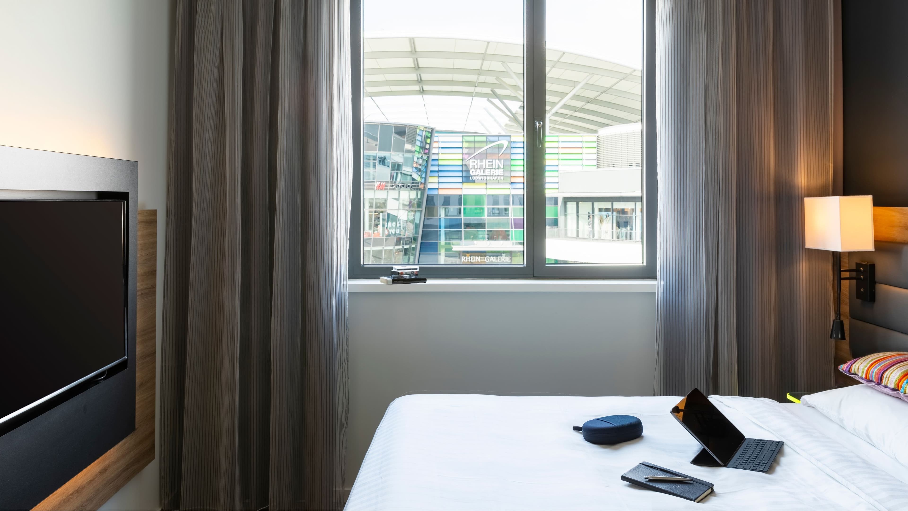 Moxy Queen Sleeper - Image 3