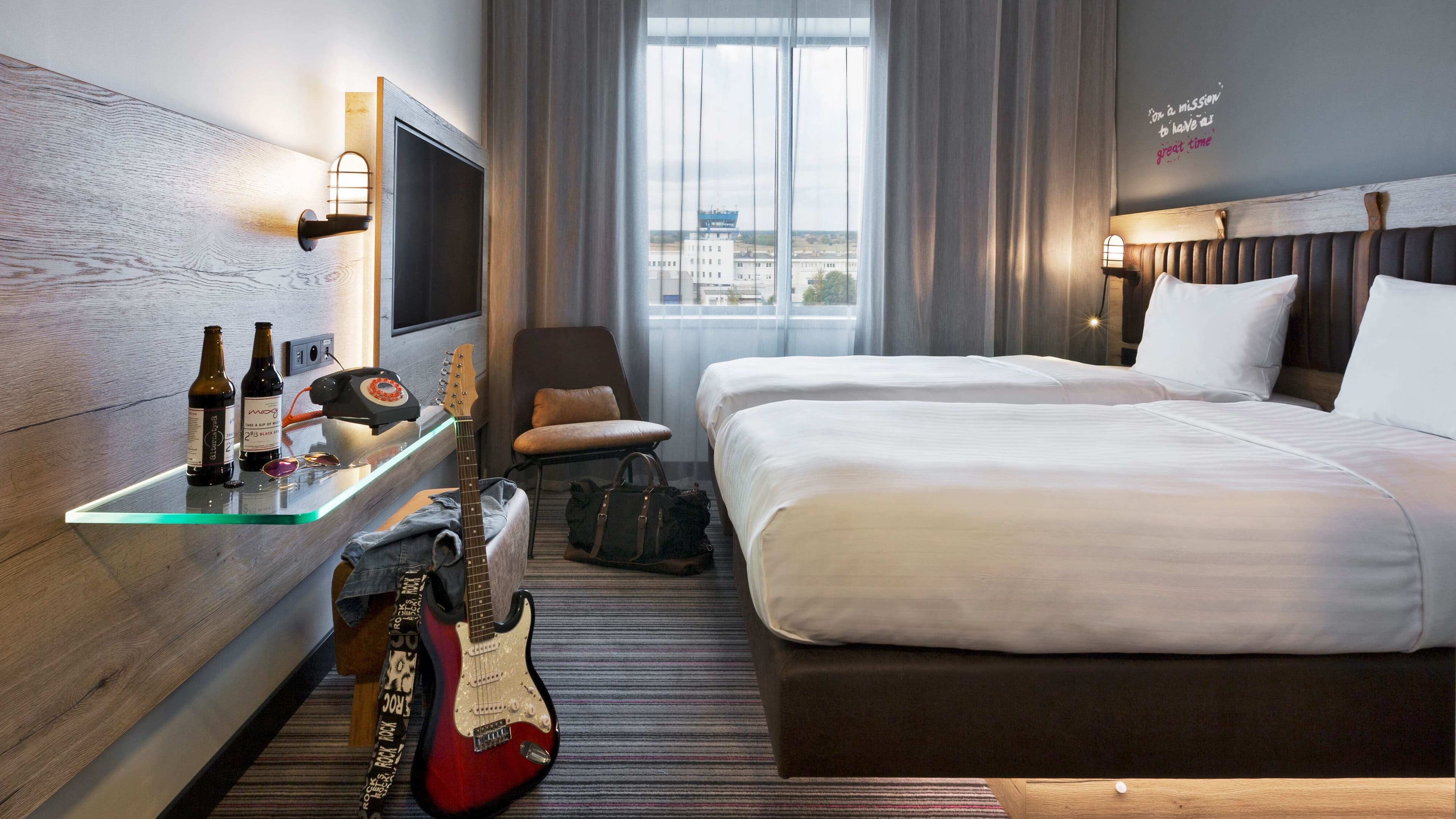 Twin Moxy Sleeper Room - Image 4