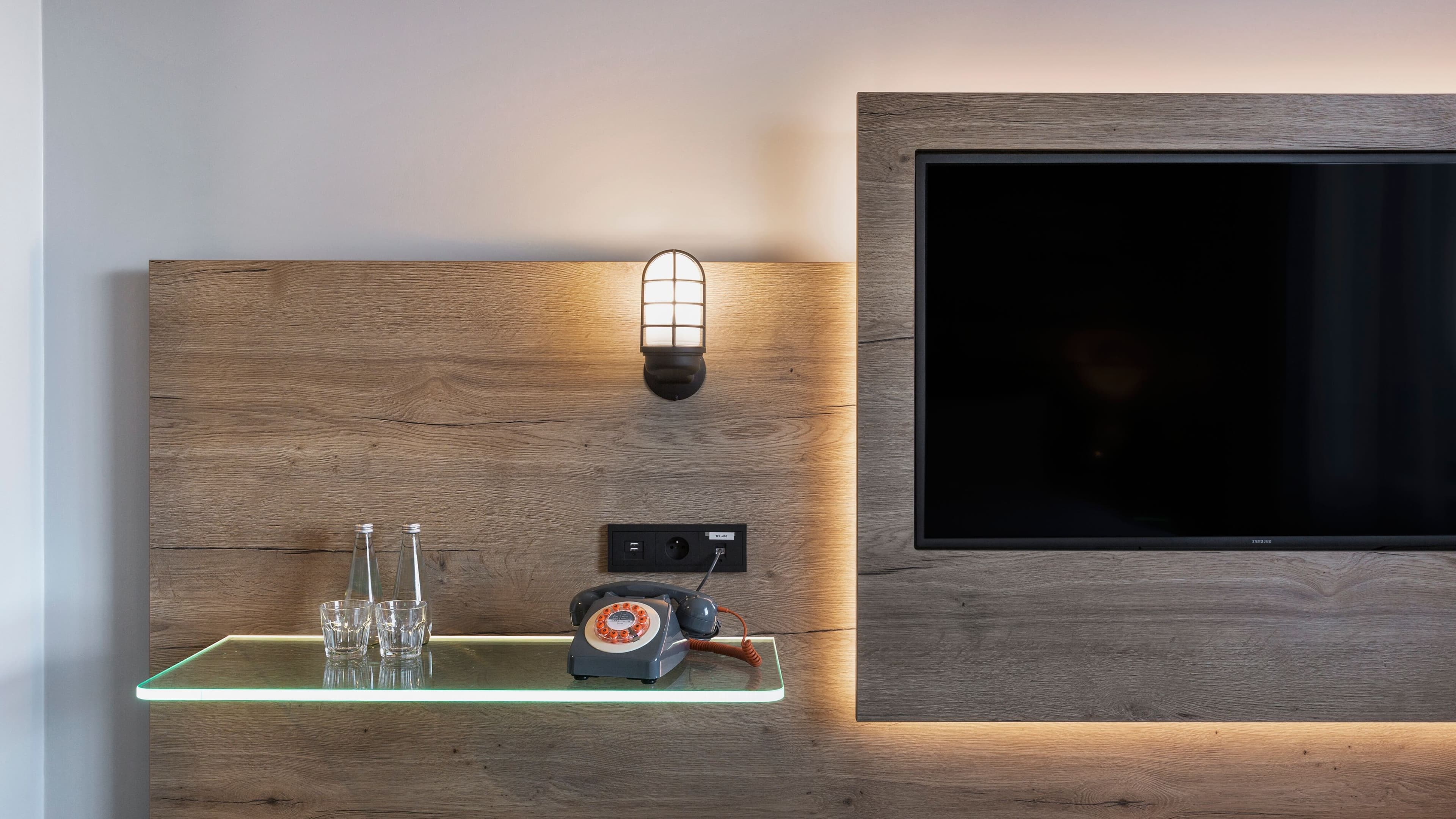 Twin Moxy Sleeper Room - Image 5